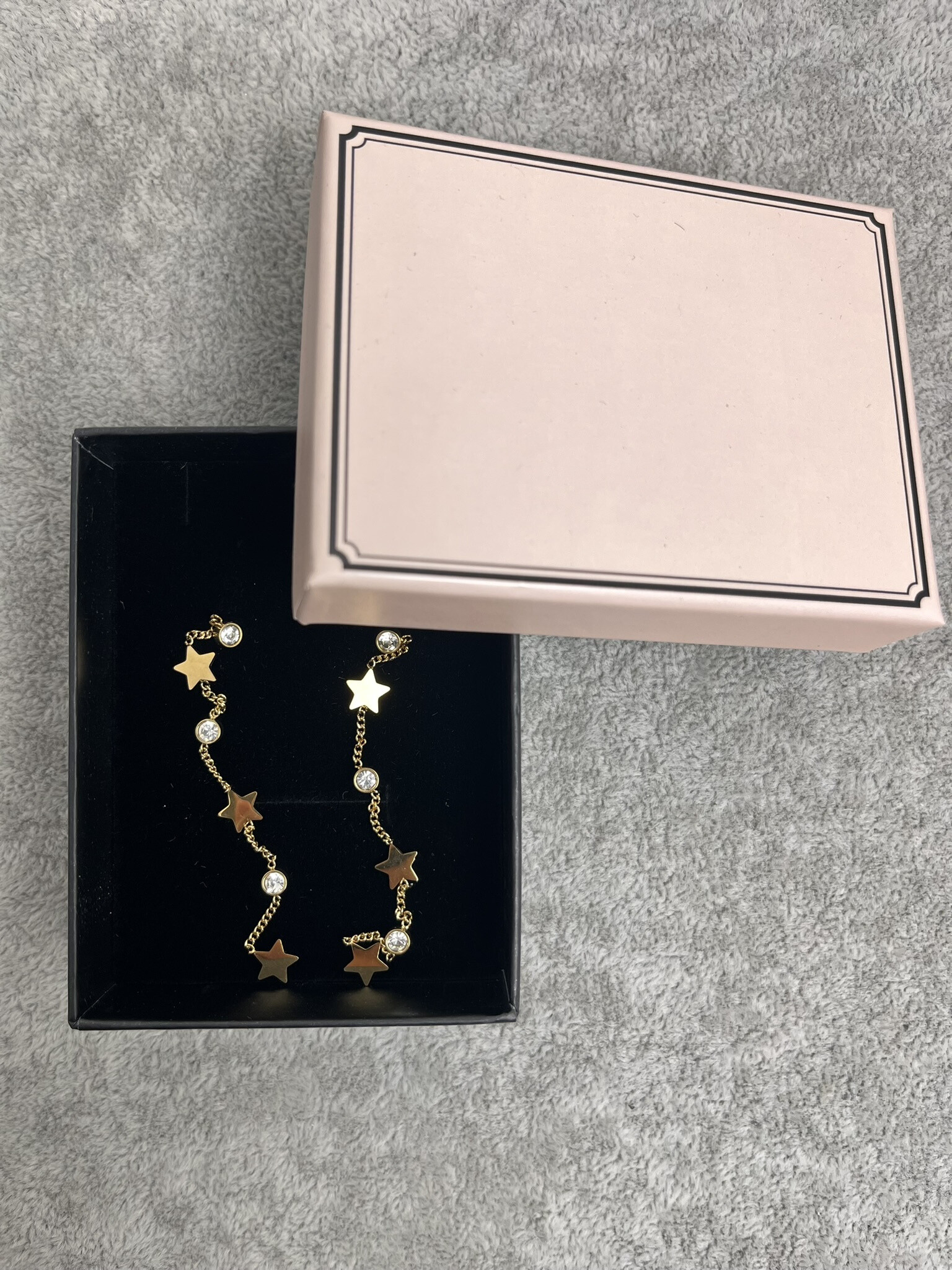 Wholesaler MET-MOI - Stainless steel star dangling earrings in box