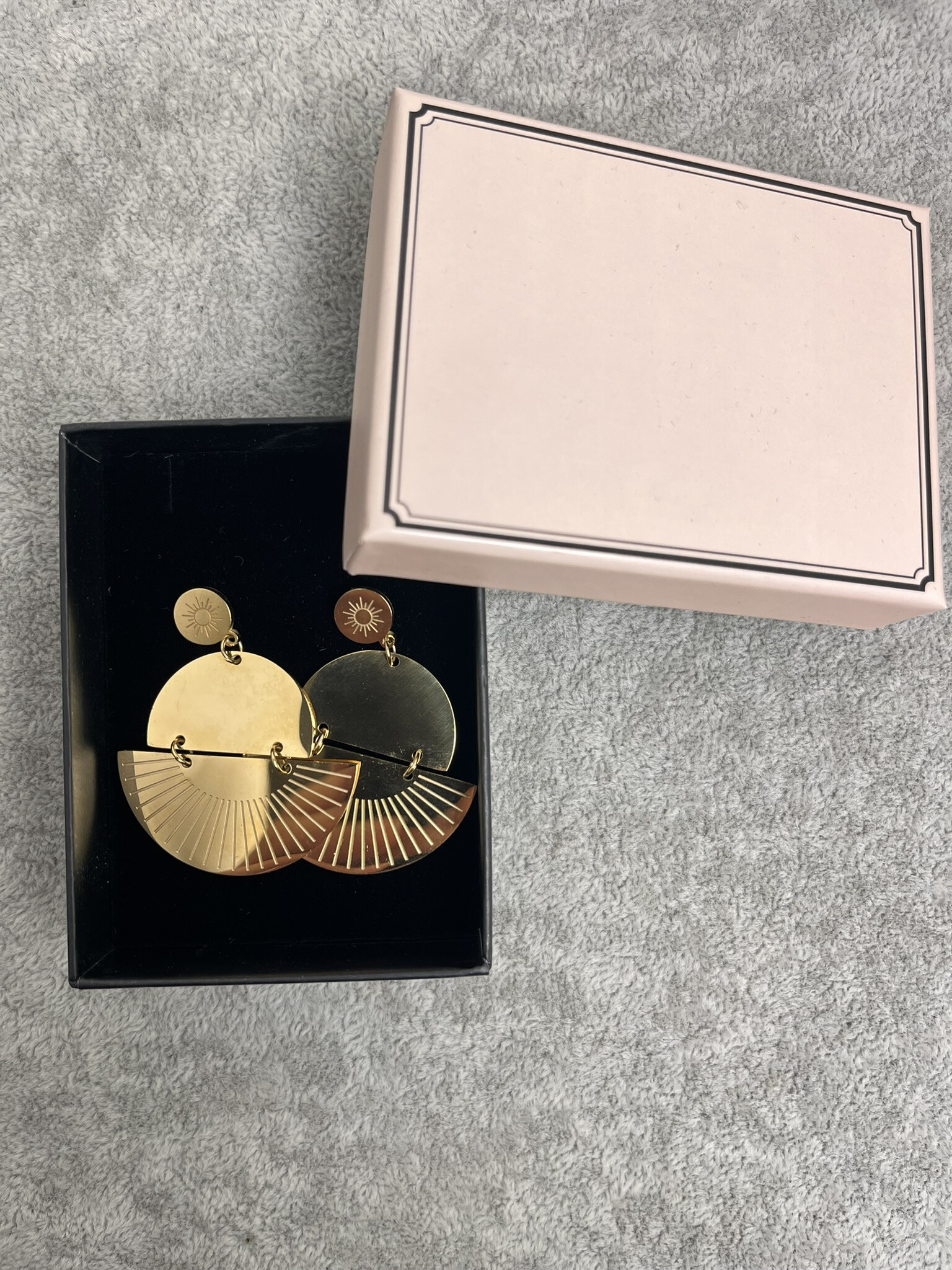 Wholesaler MET-MOI - Stainless steel geometric design earrings in box