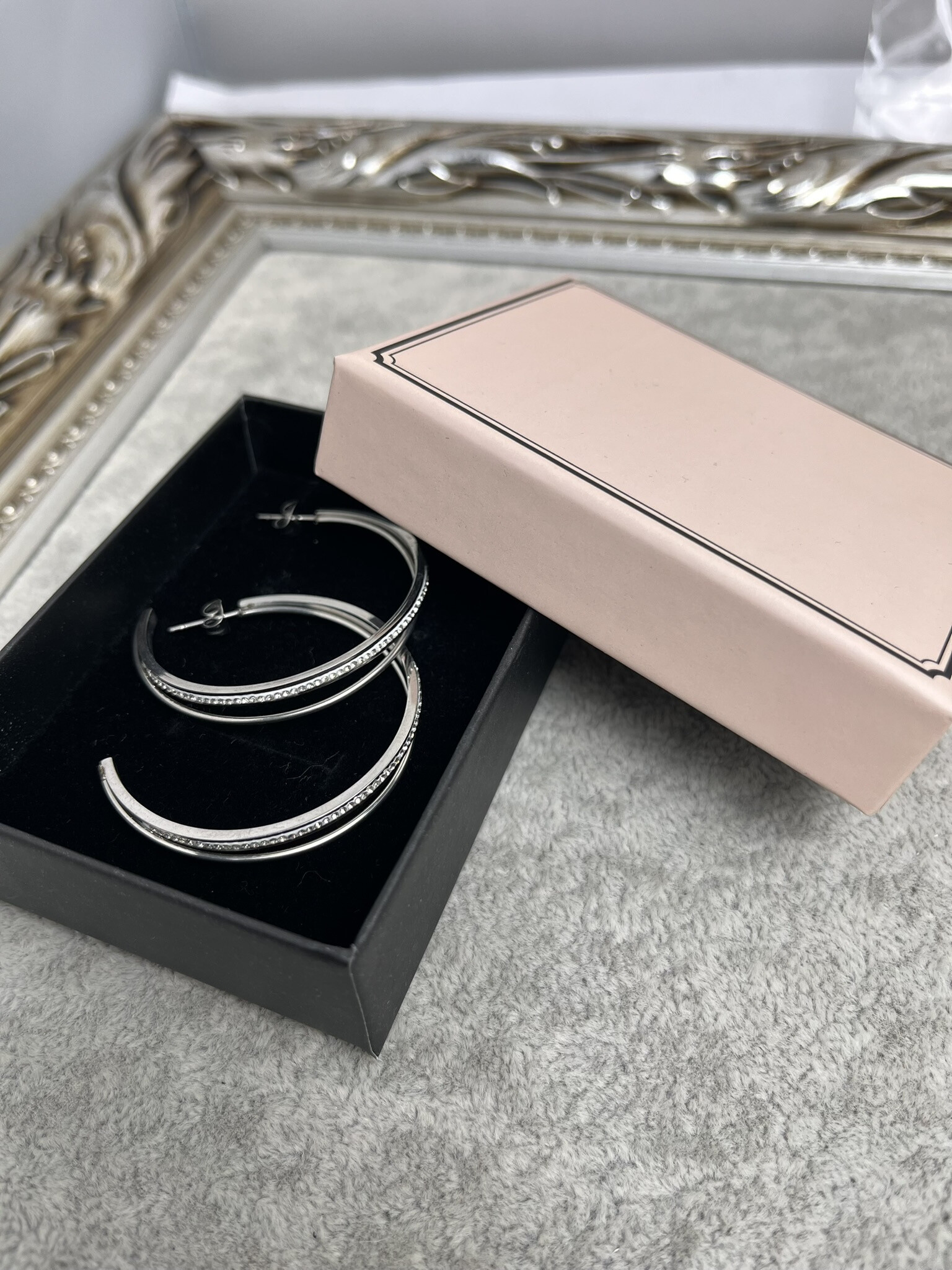 Wholesaler MET-MOI - Stainless steel rhinestone hoop earrings with box finish