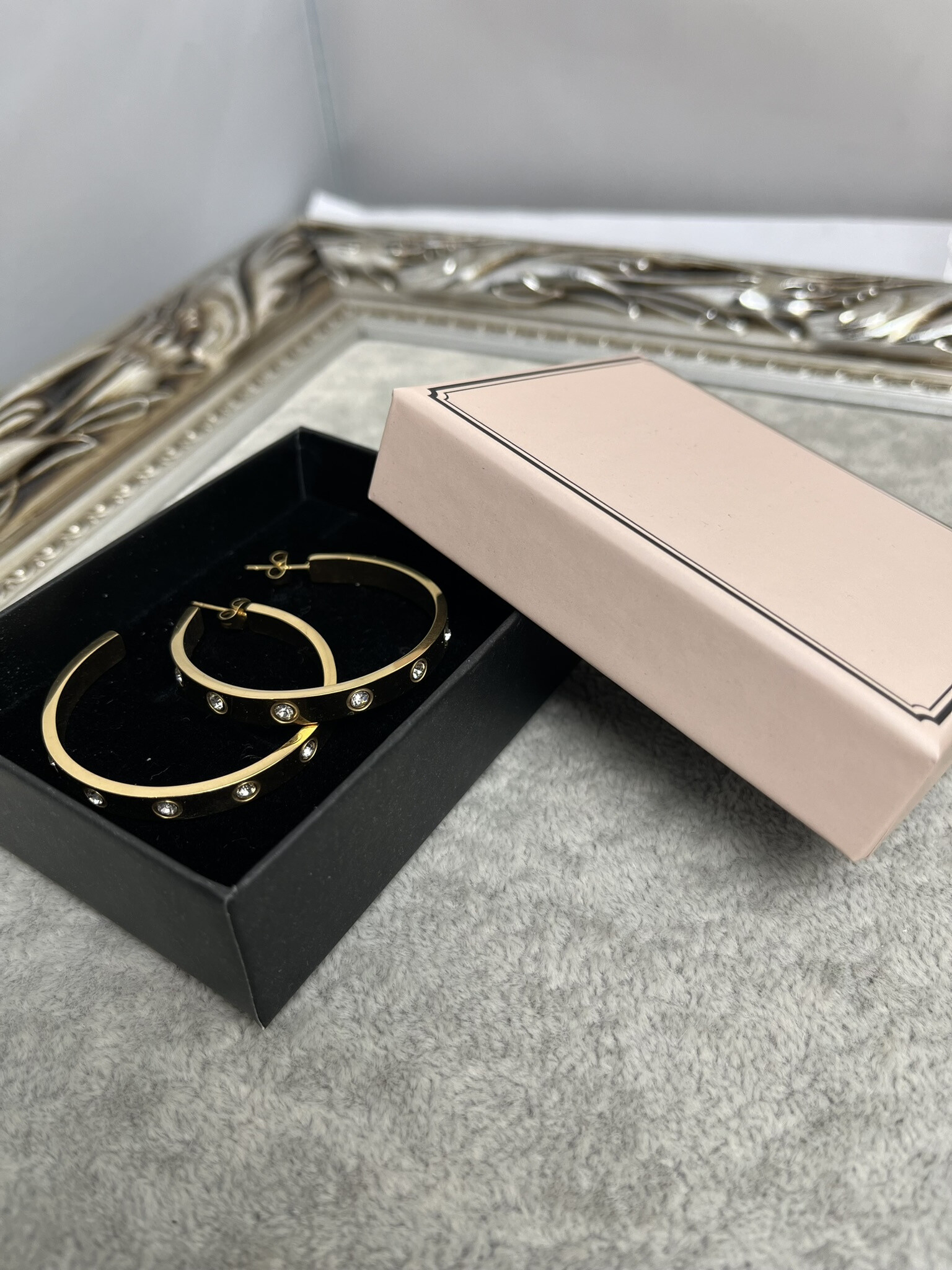Wholesaler MET-MOI - Stainless steel earrings decorated with rhinestones in box