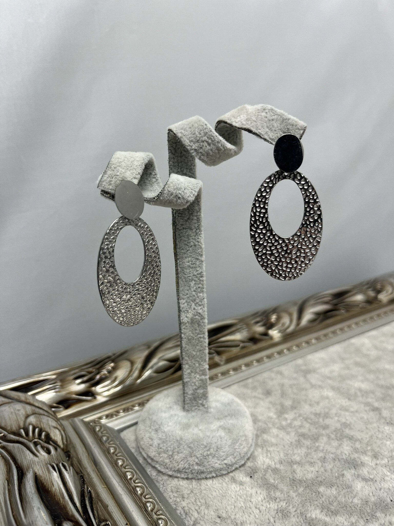 Wholesaler MET-MOI - gold stainless steel earrings dangling oval with gravel pattern