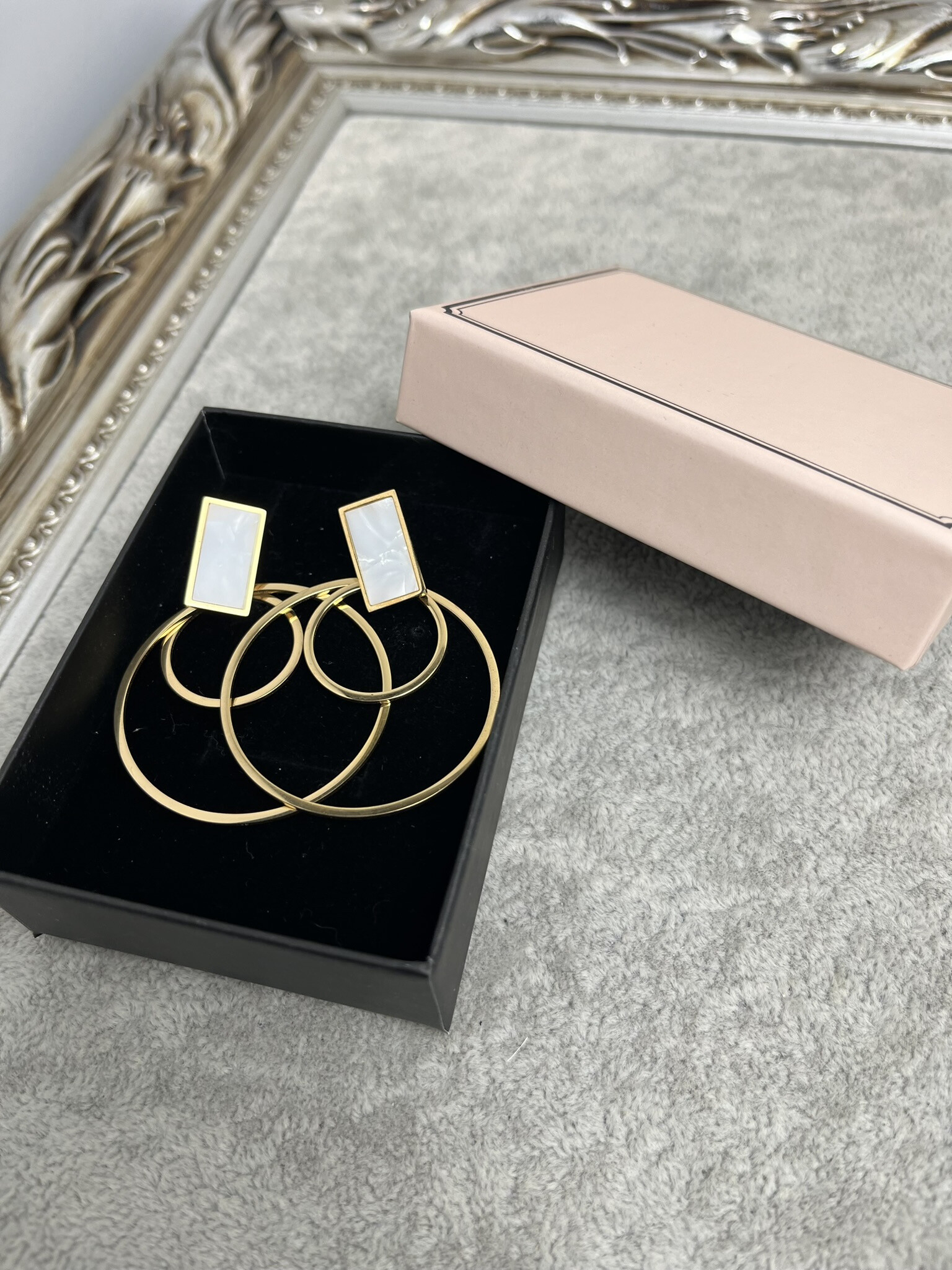 Wholesaler MET-MOI - Round stainless steel double circle earrings with mother-of-pearl in box