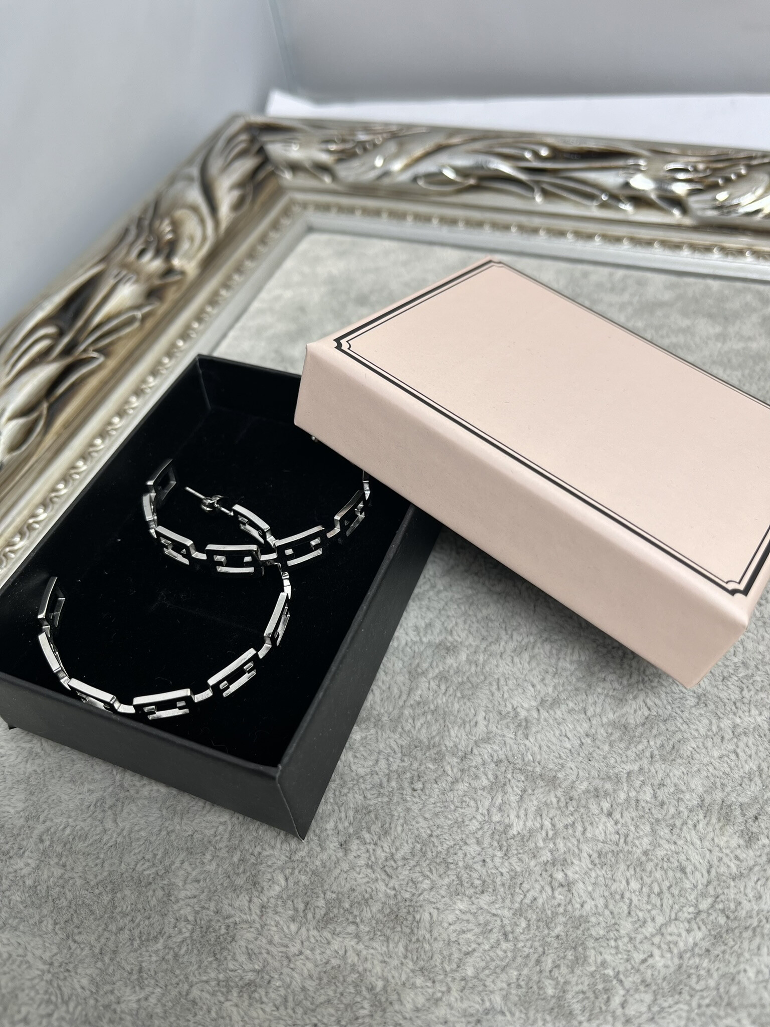 Wholesaler MET-MOI - Stainless steel smooth hoop earrings in the shape of a chain in a box
