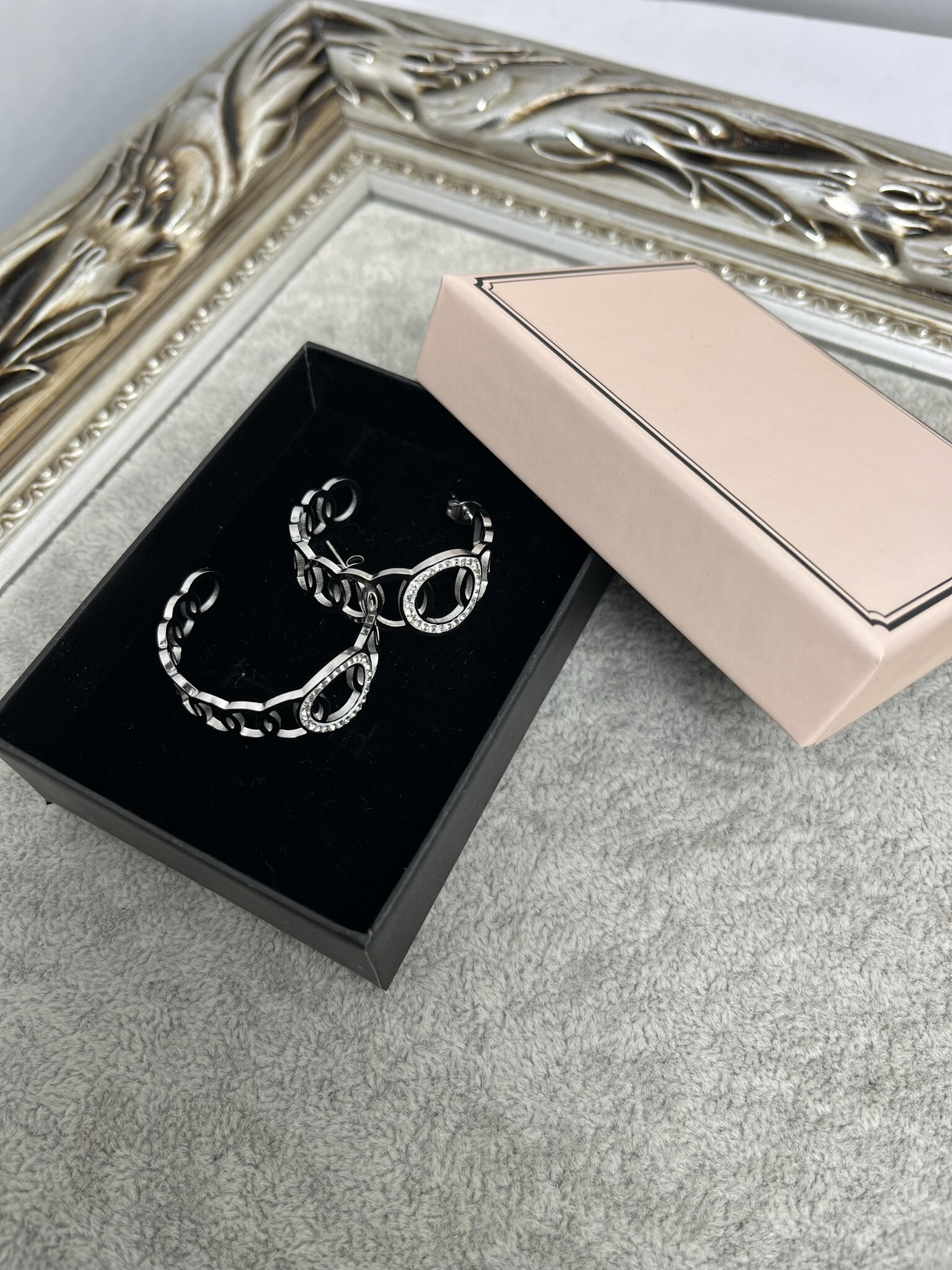Wholesaler MET-MOI - Stainless steel hoop earrings made of several circles in a box