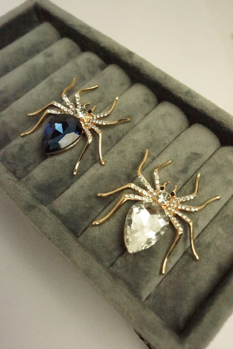 Wholesaler MET-MOI - Brooch with rhinestone leaf