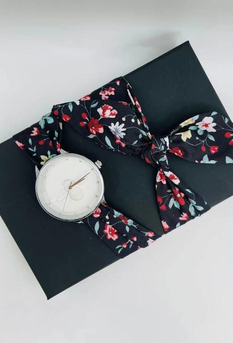 Grossiste Michael John Montres - Montre foulard 90