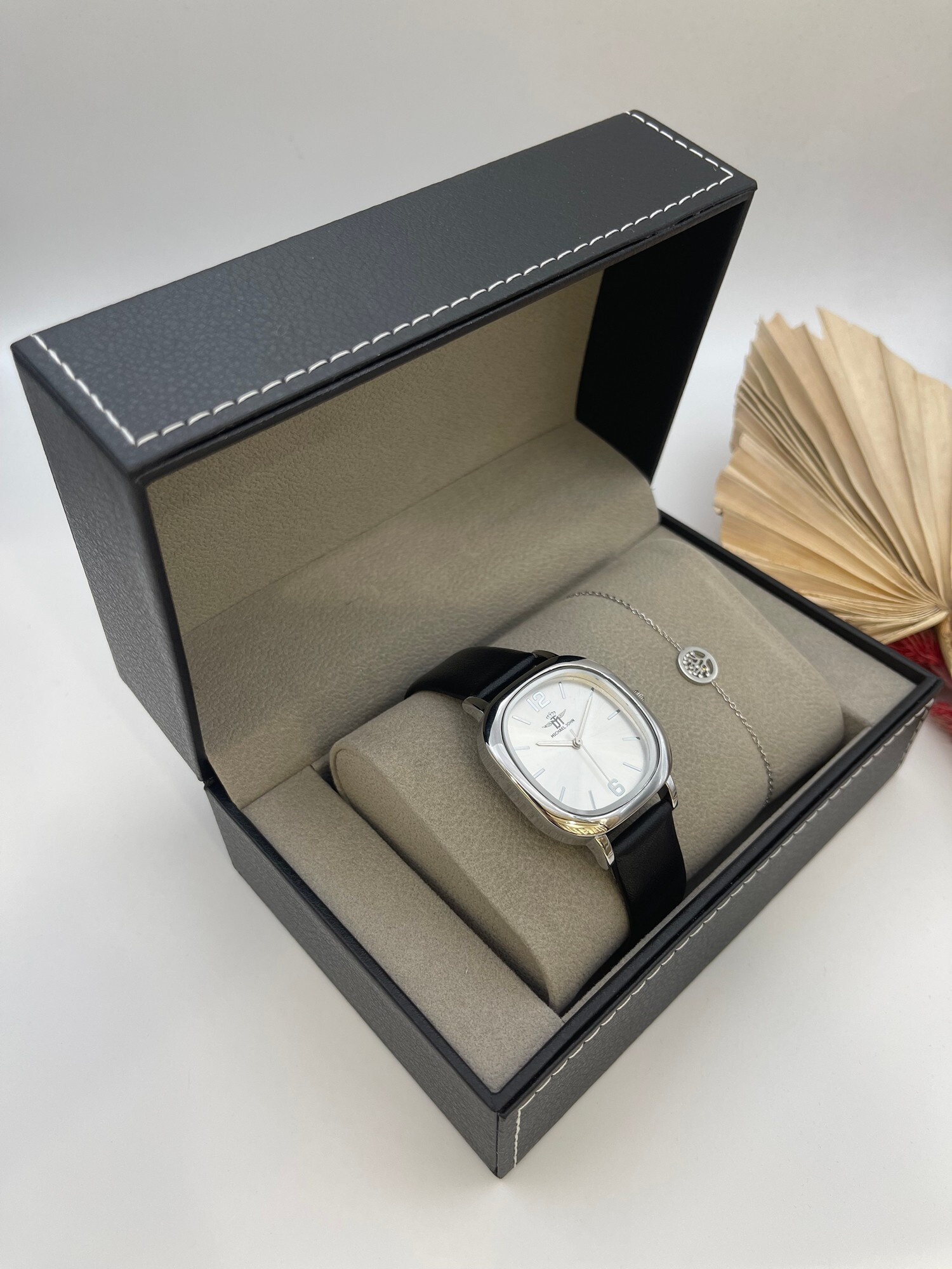Wholesaler Michael John Montres - Michael John women's watch box with steel jewelry