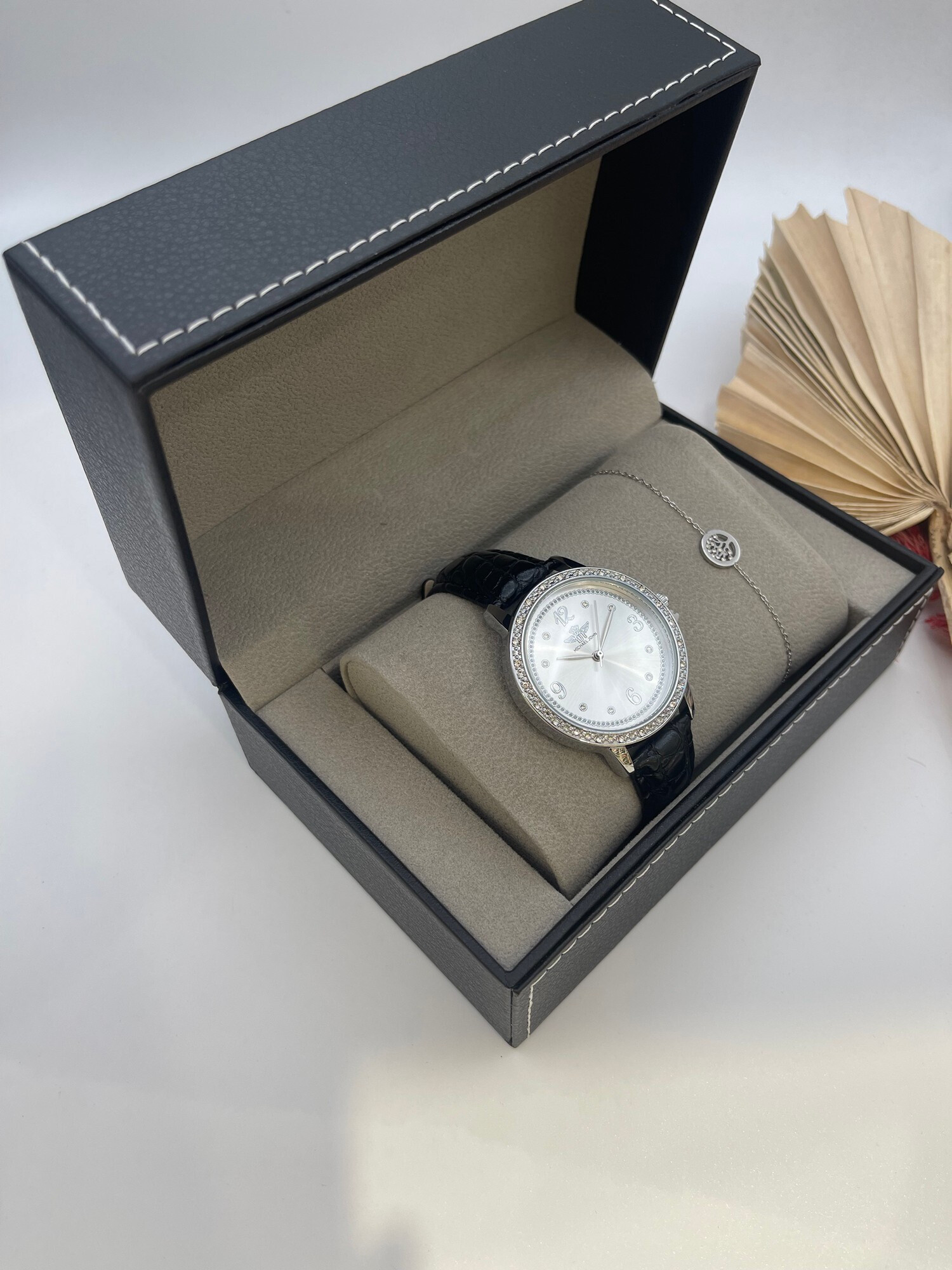 Wholesaler Michael John Montres - Michael John women's watch box with steel jewelry