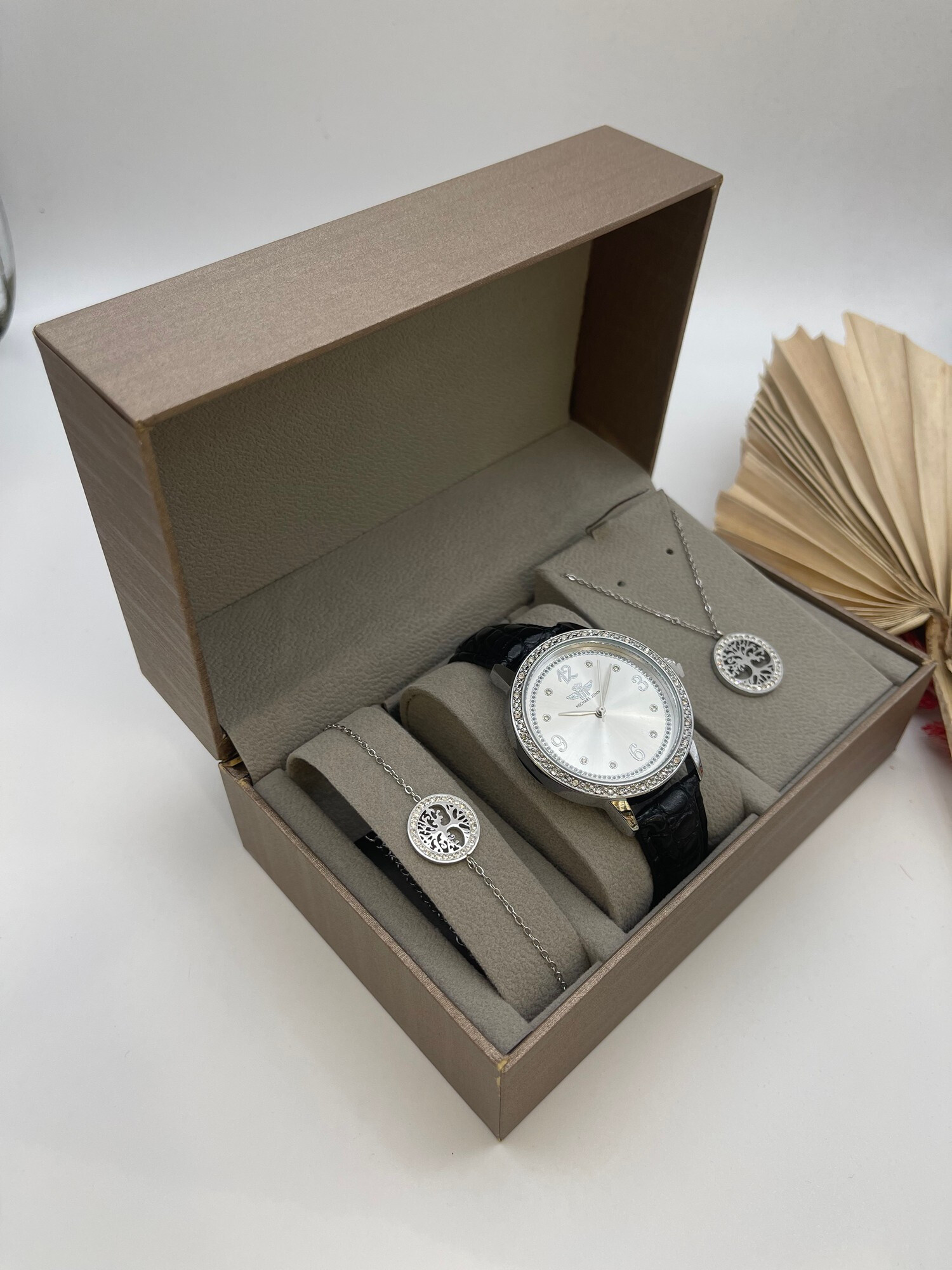Wholesaler Michael John Montres - Michael John women's watch box with steel jewelry