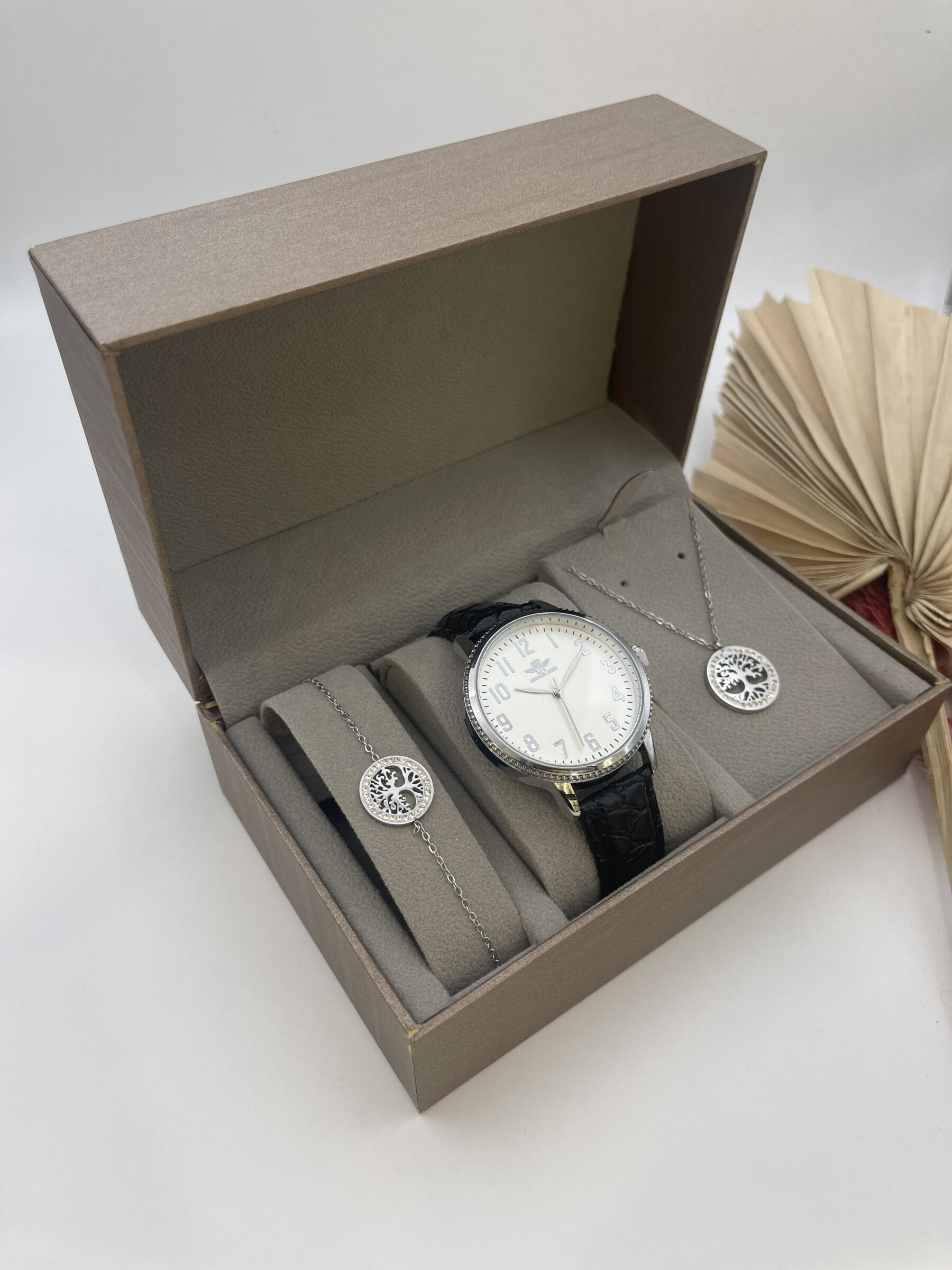 Wholesaler Michael John Montres - Michael John women's watch box with steel jewelry