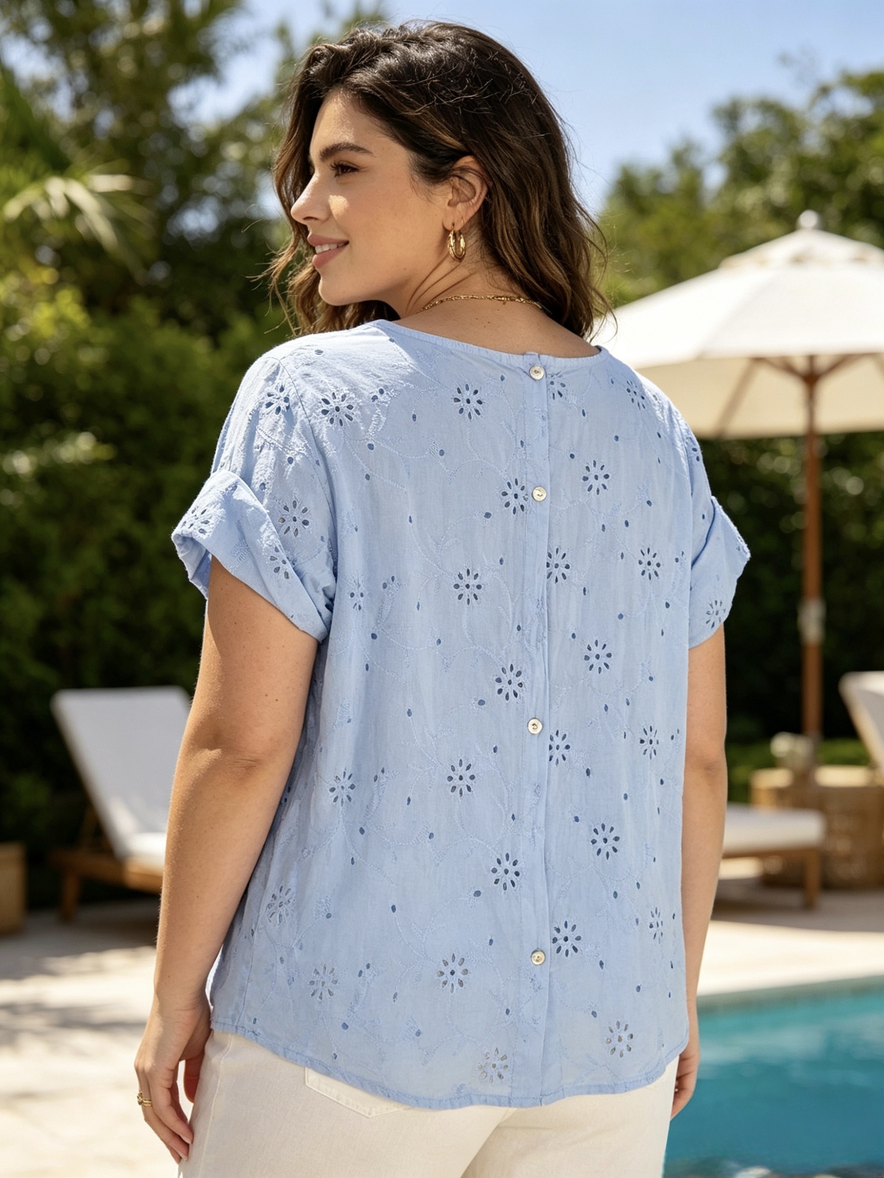 Wholesaler Mika Moda - Eyelet blouse with buttons at the back