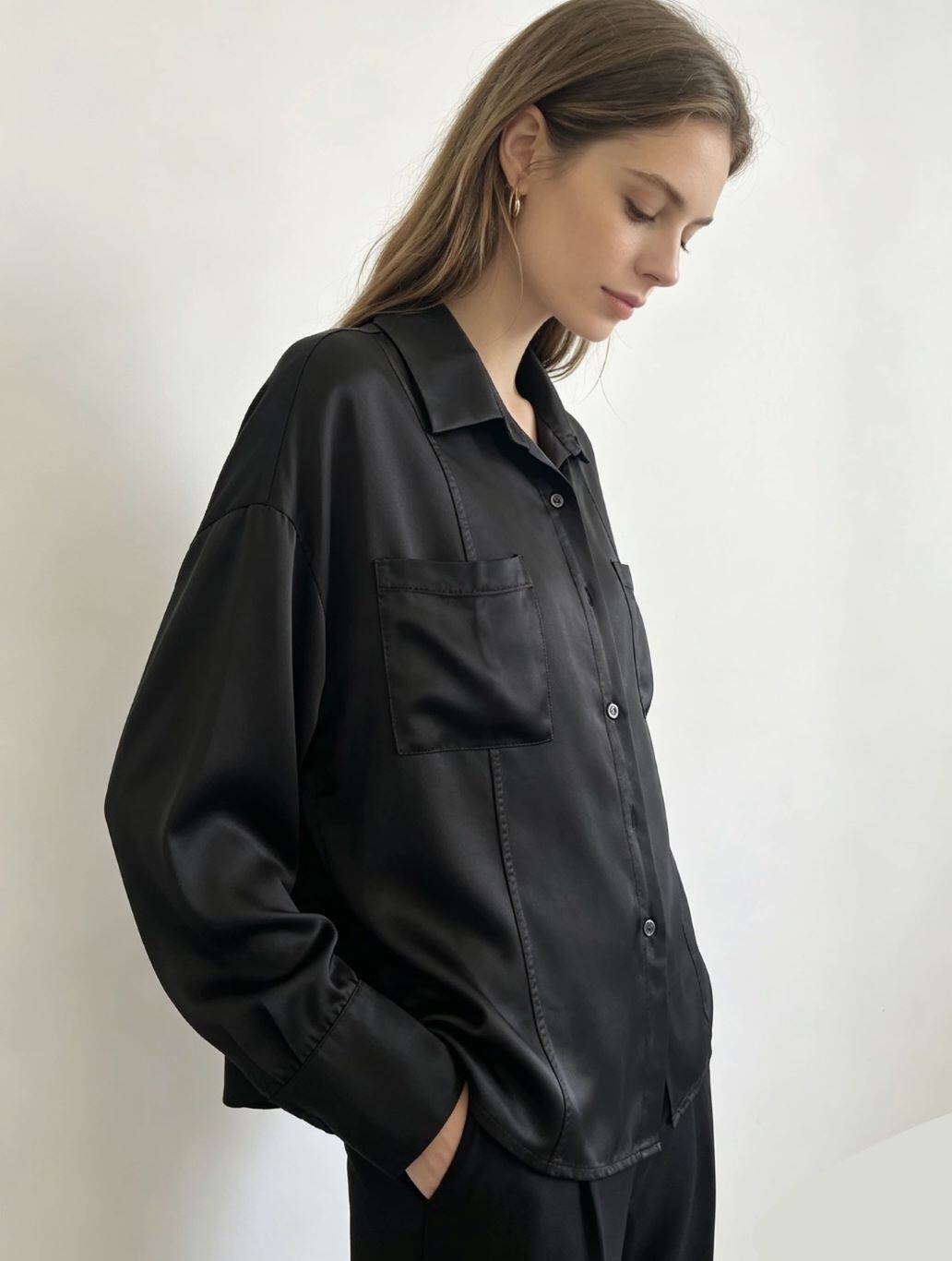 Grossiste MIKAFIRENZE - CHEMISE EN SATIN AVEC 2 POCHES AVANT