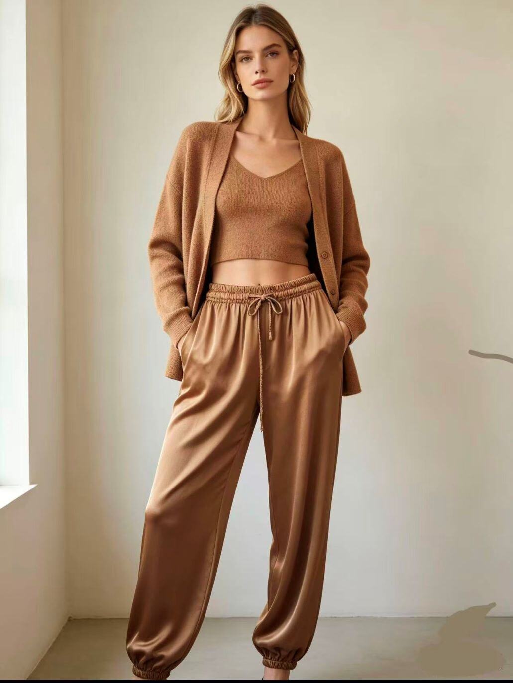 Grossiste MIKAFIRENZE - PANTALON JOGGER SATIN