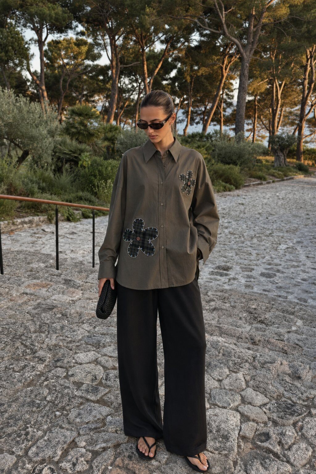 Wholesaler MILLERA - SHIRT WITH FABRIC APPLIED FLOWERS