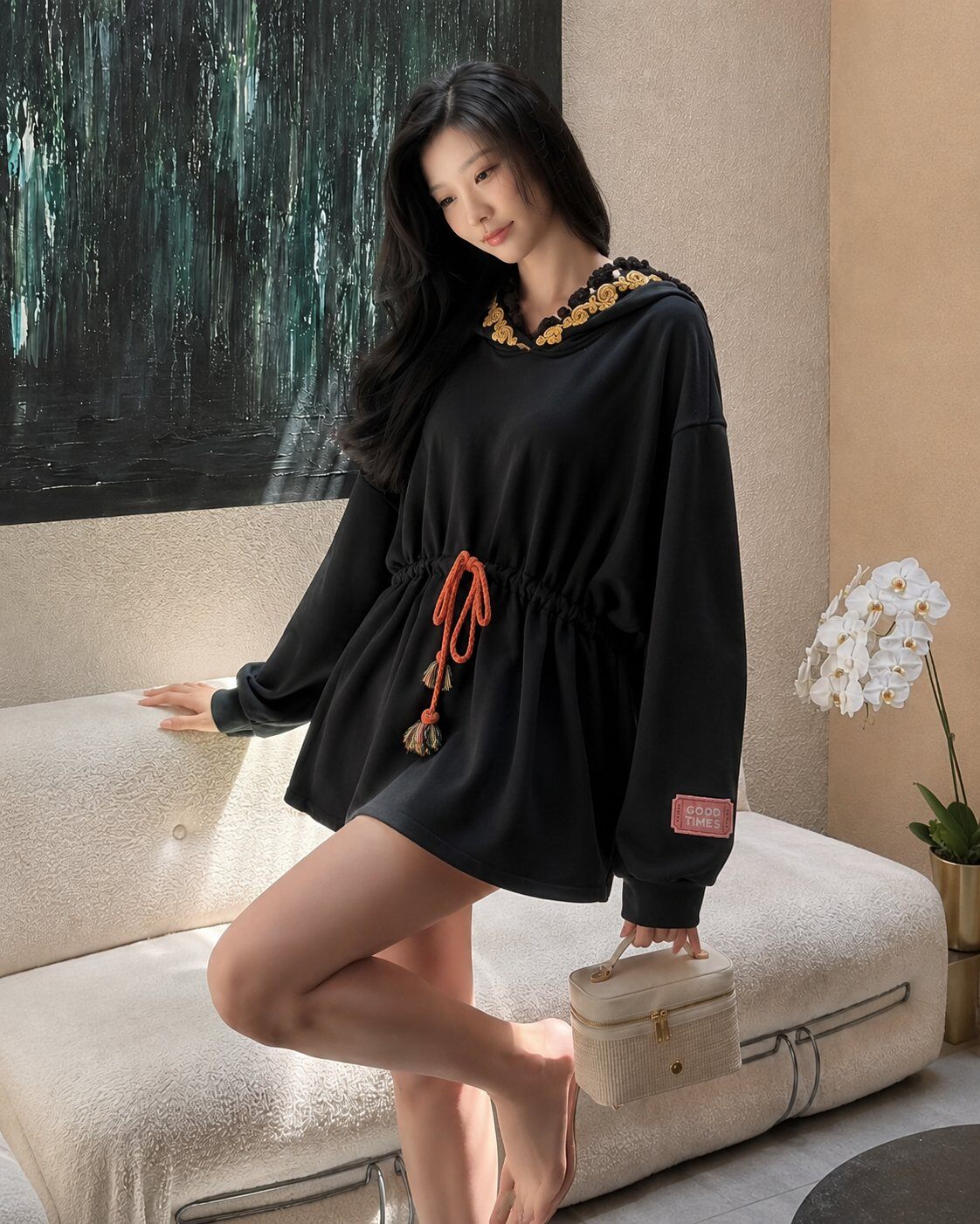 Grossista MILLERA - FELPA OVERSIZE CON CAPPUCCIO E DETTAGLI FLOREALI