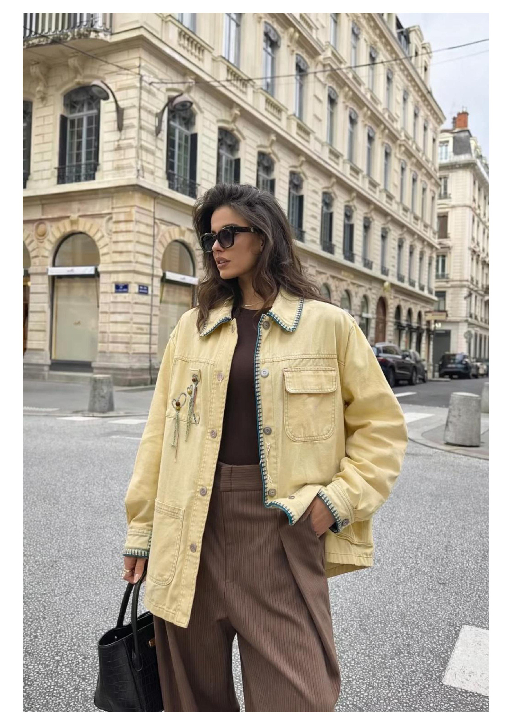 Grossiste MILLERA - Veste avec inscription fantaisie brodée à l'avant et à l'arrière