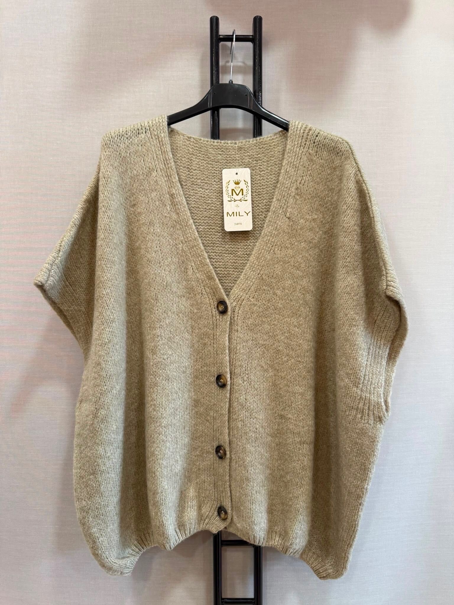 Grossiste Mily Grande Taille - Ce Gilet Ample À Manches Trois-quarts, Boutonné devant