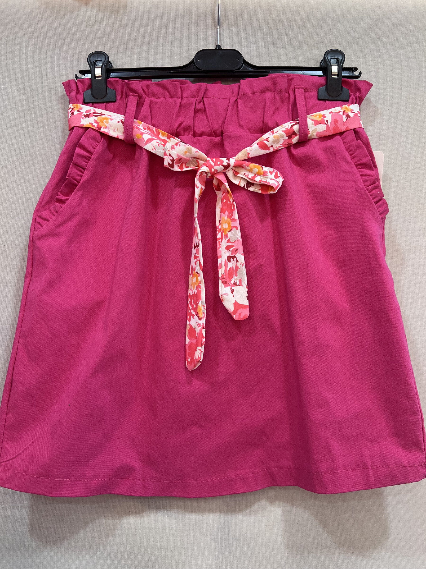 Wholesaler Mily - Skirts with pockets and a patterned belt