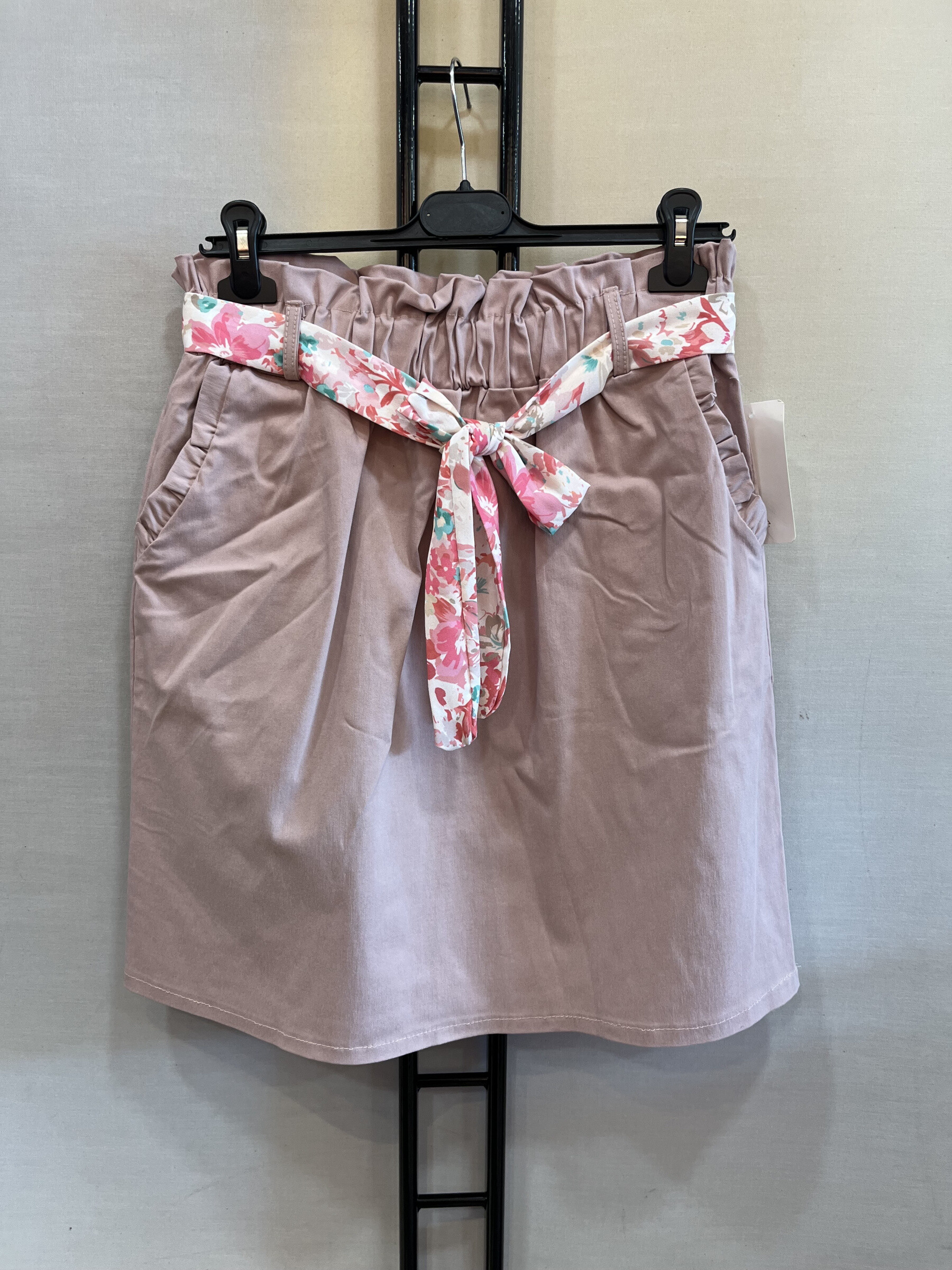 Wholesaler Mily - Skirts with pockets and a patterned belt
