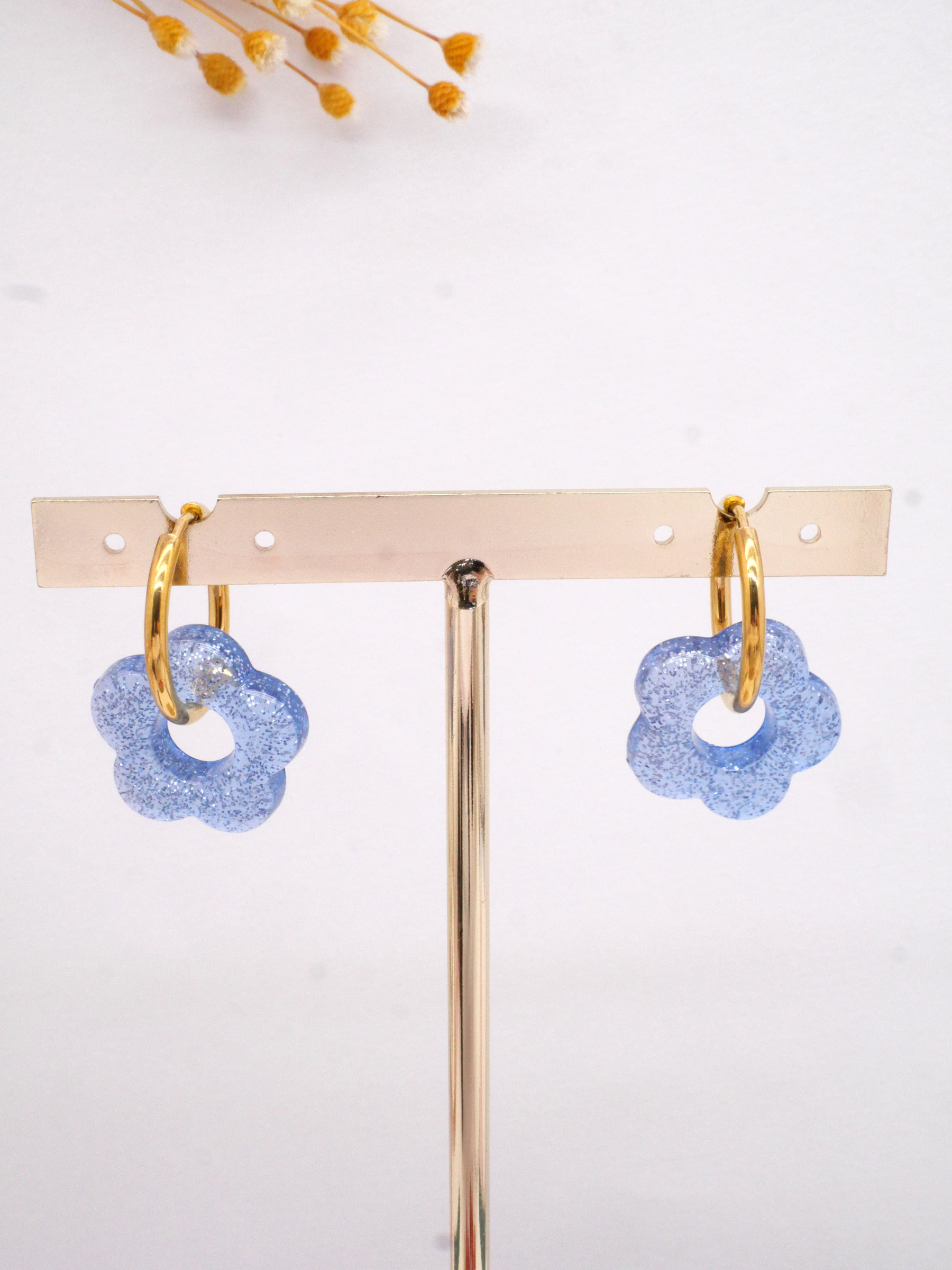 Wholesaler MIMIKO - EARRINGS FLOWERS SEQUINS IN RESIN AND STAINLESS STEEL (GOLDEN RINGS)