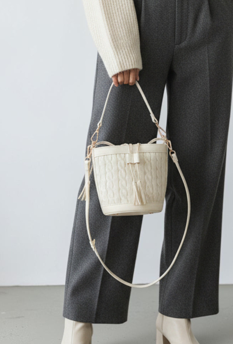 Wholesaler BESTINI (MIMOSA) - Bucket bag, worn crossbody and handheld, drawstring effect, wrist strap, tightening clasp