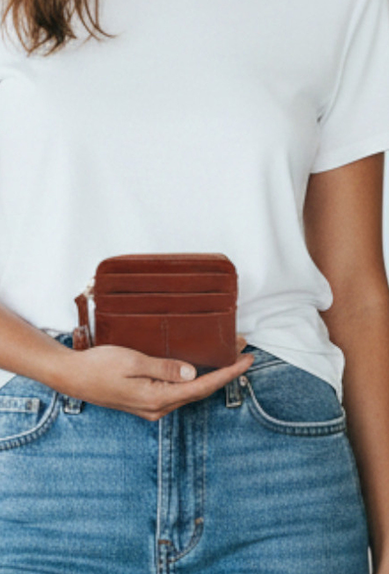 Wholesaler BESTINI (MIMOSA) - Glossy wallet, multi-pocket for cards and zippered pocket