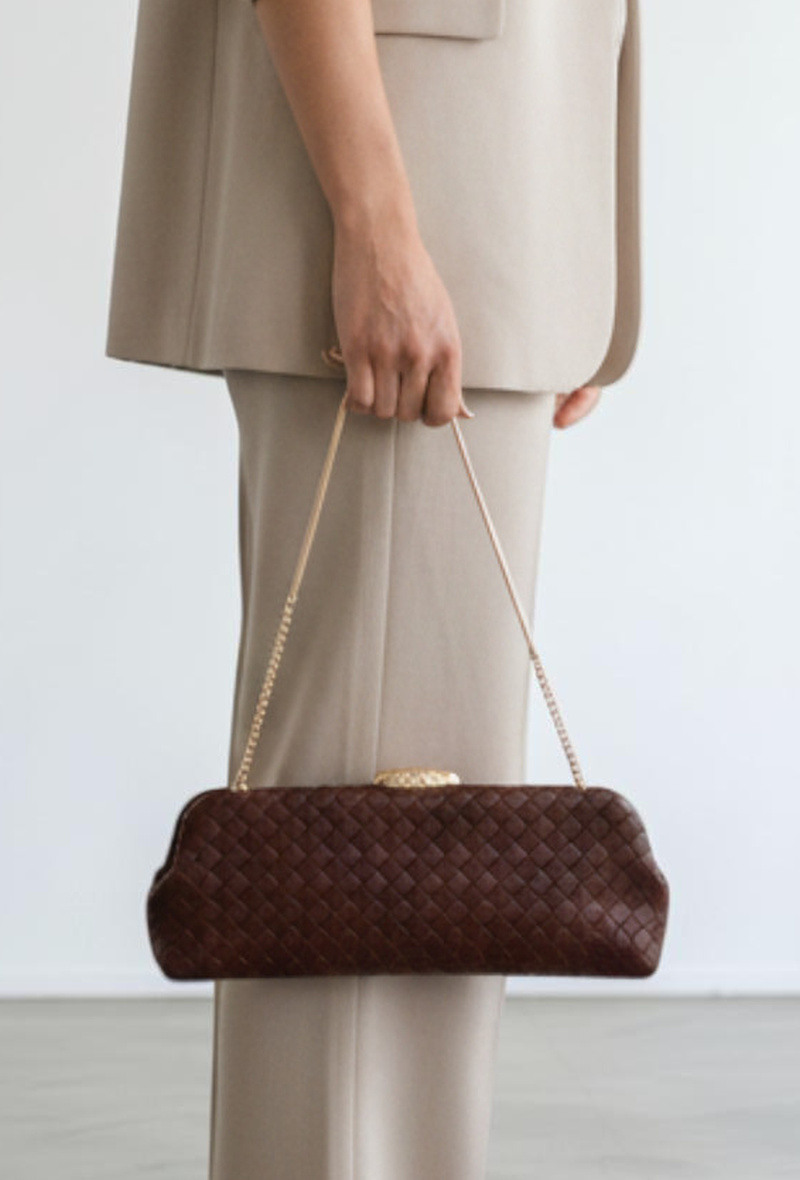 Wholesaler BESTINI (MIMOSA) - Long woven clutch with chain strap and snap closure