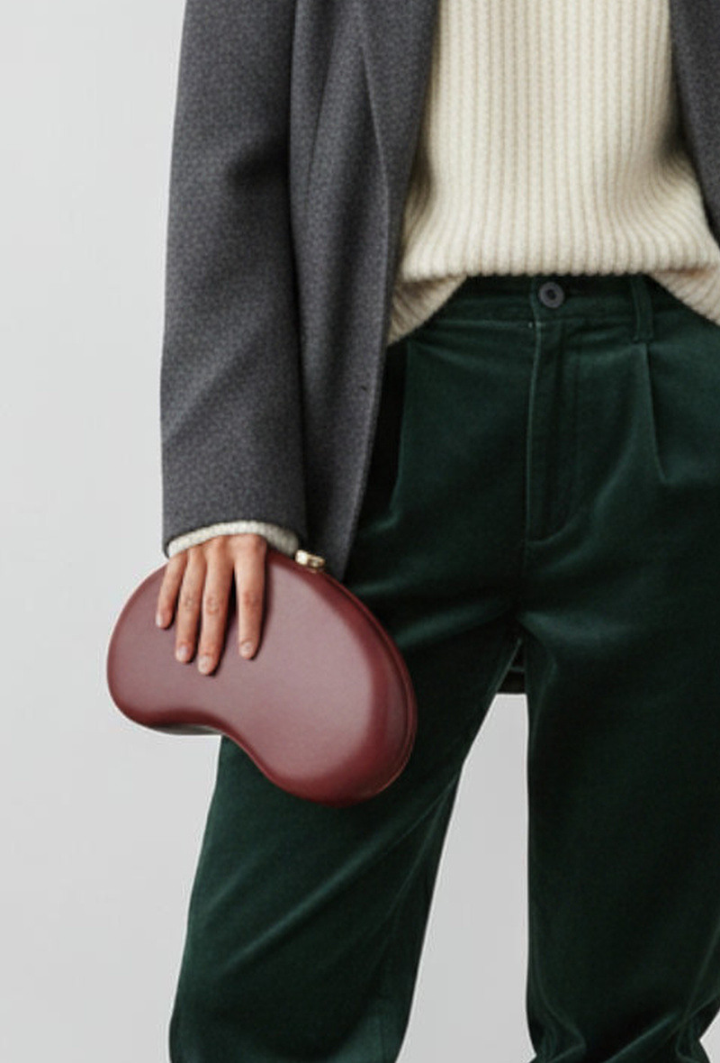 Wholesaler BESTINI (MIMOSA) - Clutch bag, rigid, clip closure, crescent shape, chain strap