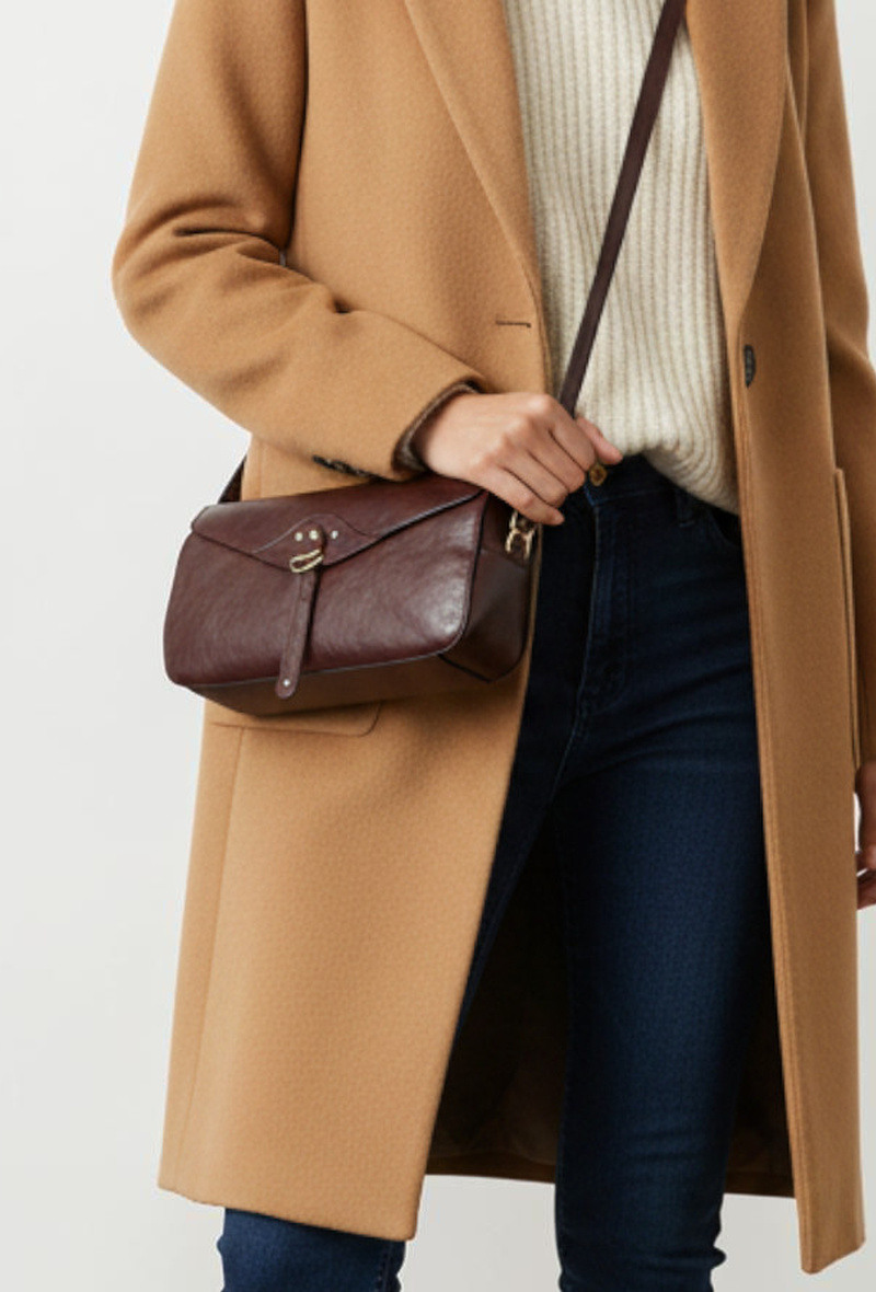 Wholesaler BESTINI (MIMOSA) - Removable crossbody bag, long, with zip and magnetic closure, flap with gold detailing