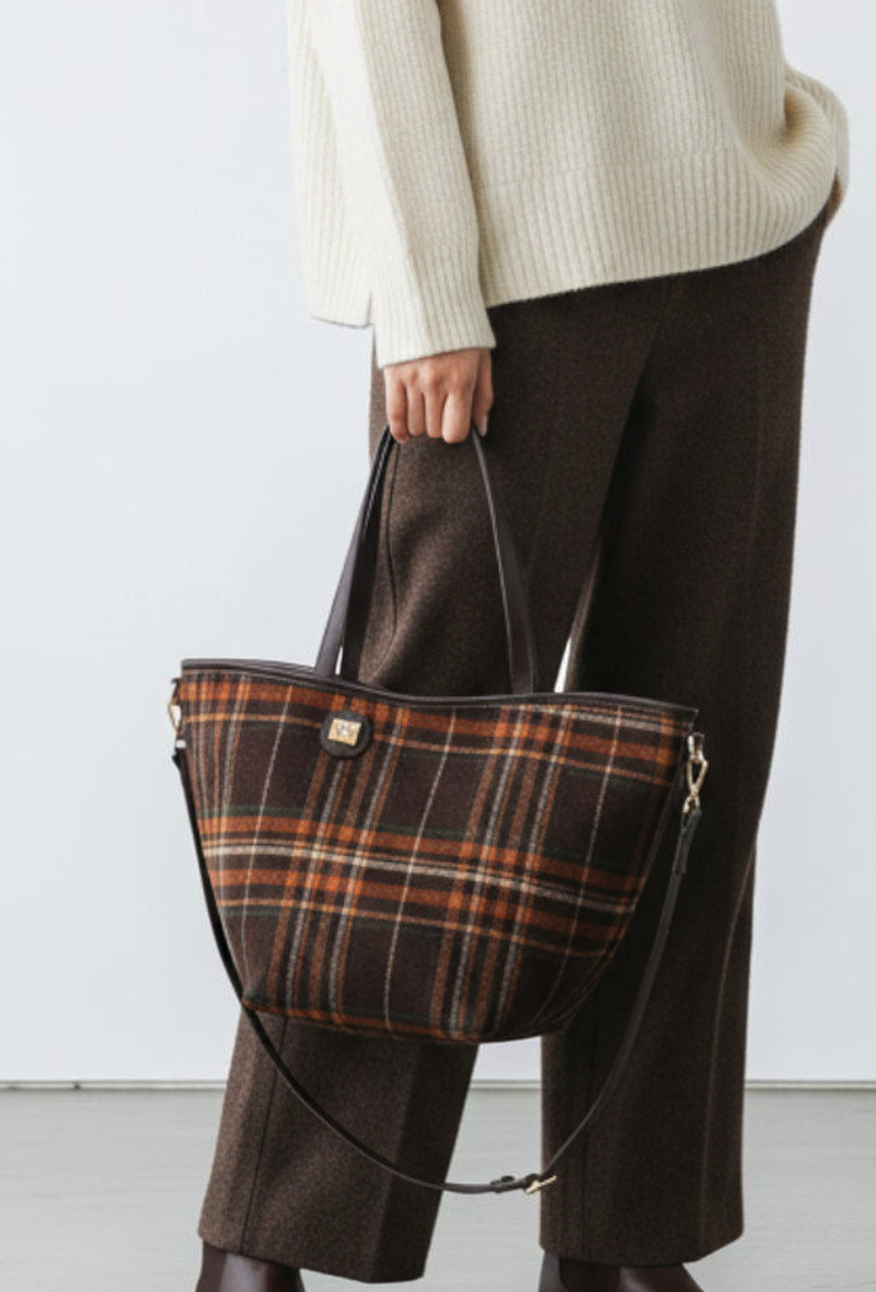 Wholesaler BESTINI (MIMOSA) - Asymmetric shoulder tote bag, grid cotton effect, decorative gilding