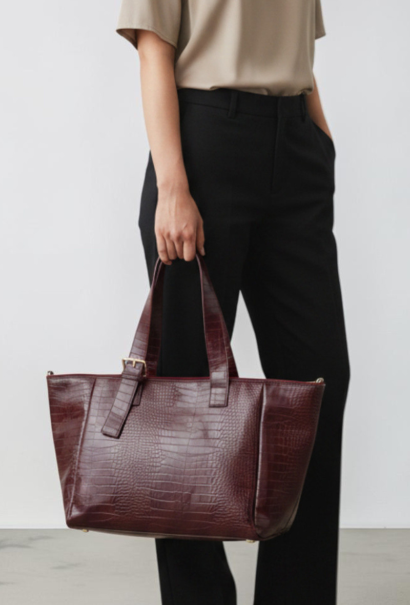 Wholesaler BESTINI (MIMOSA) - Large tote bag, shoulder carry, zippered, crocodile effect and suede