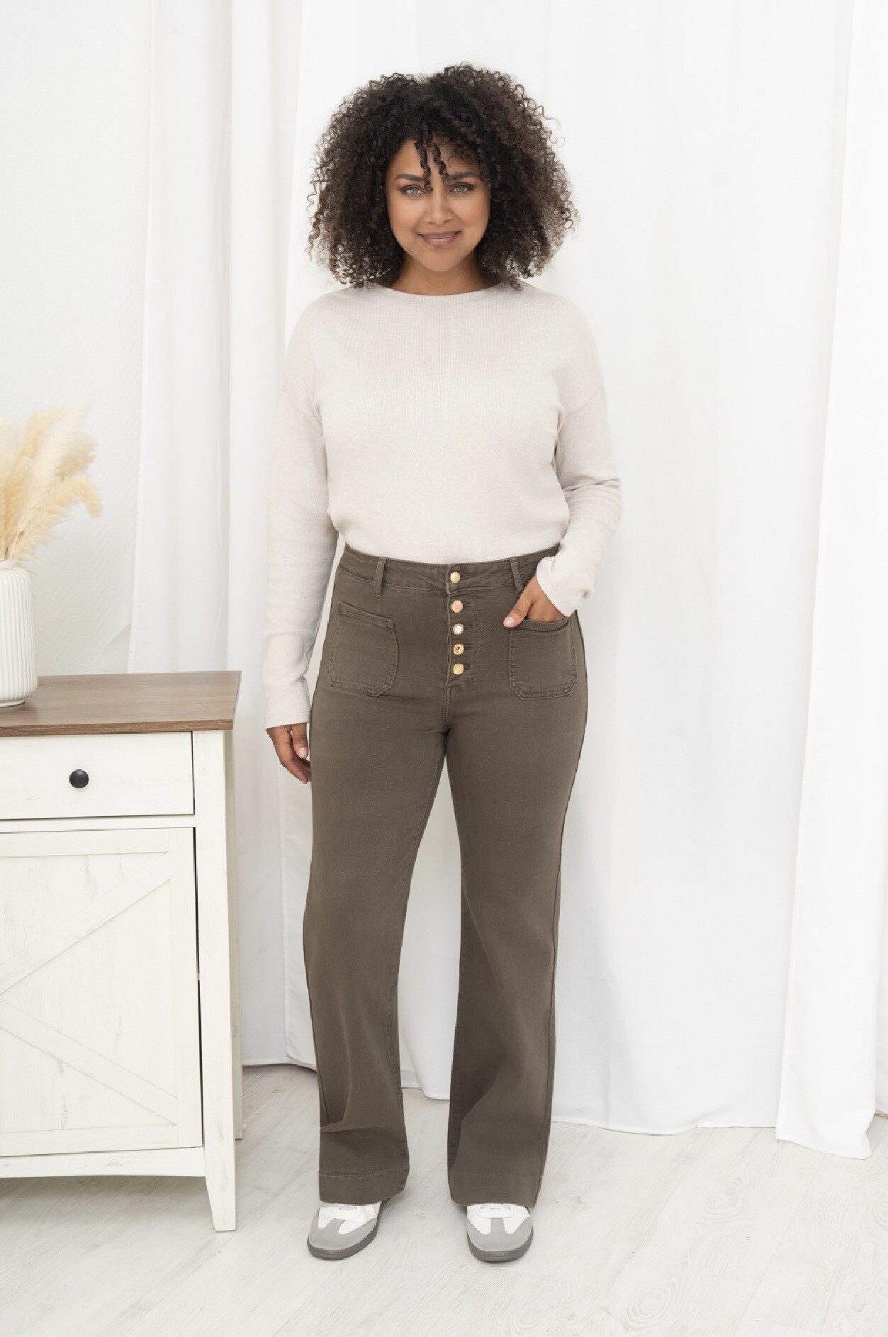 Großhändler Miss Bon - Jeans mit bunten Knöpfen