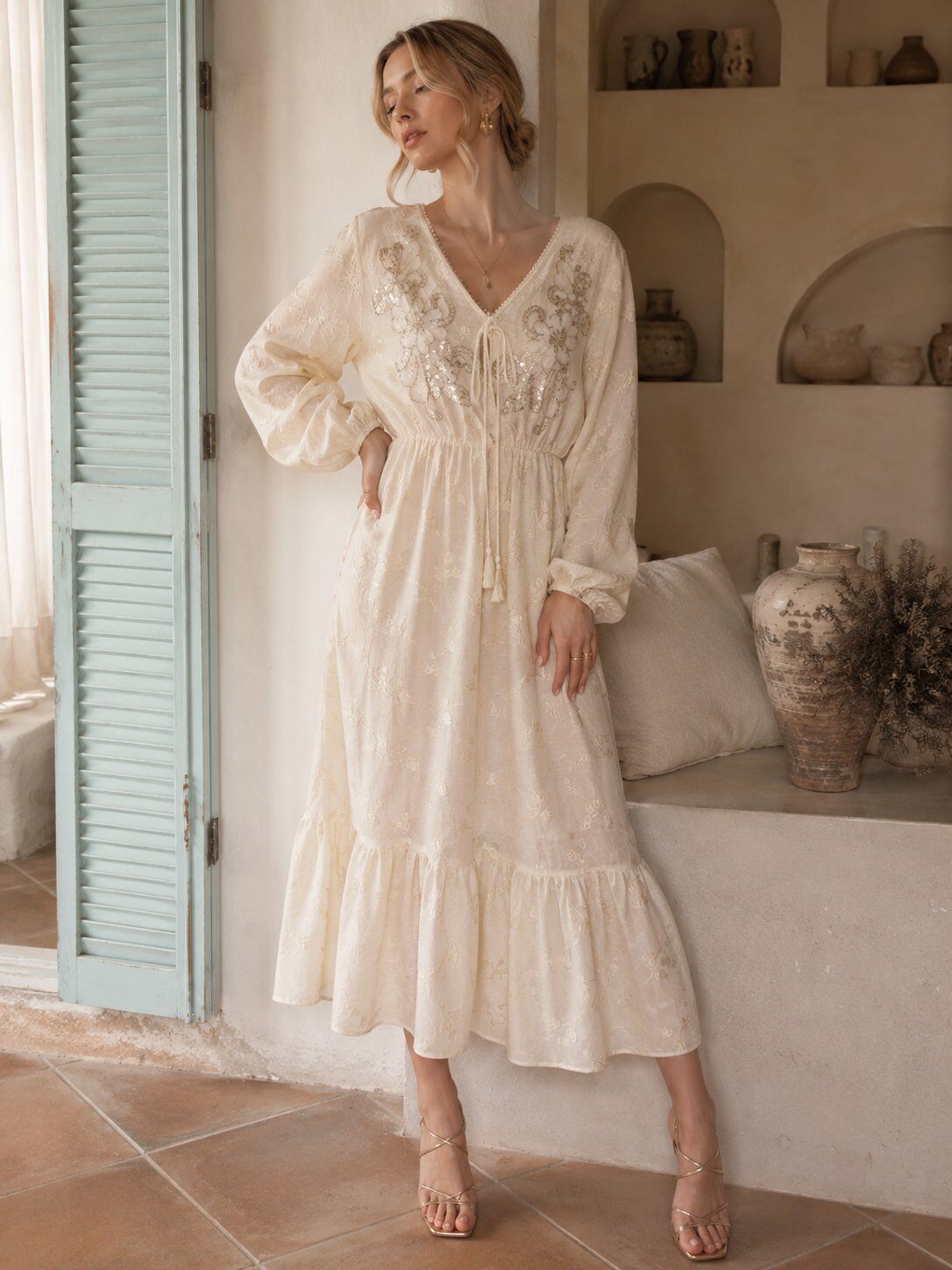 Grossiste Miss Charm - Robe longue en dentelle