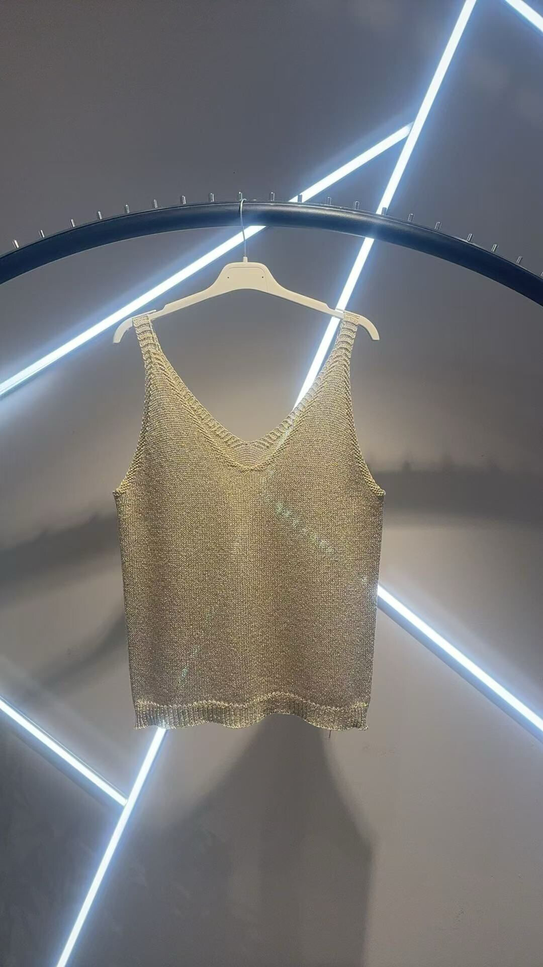 Grossiste MISS KOKO - top débardeur en maille lurex doré