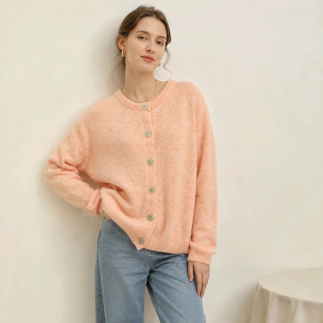 Grossiste MISS KOKO - Gilet cardigan doux col rond manches longues