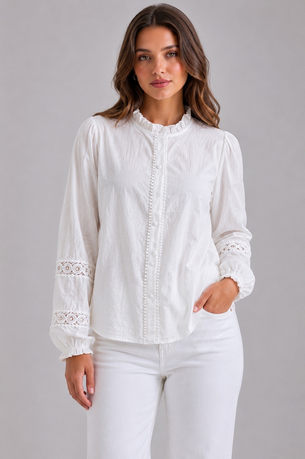 Grossiste MISS SARA - Blouse blanche en coton broderies manches