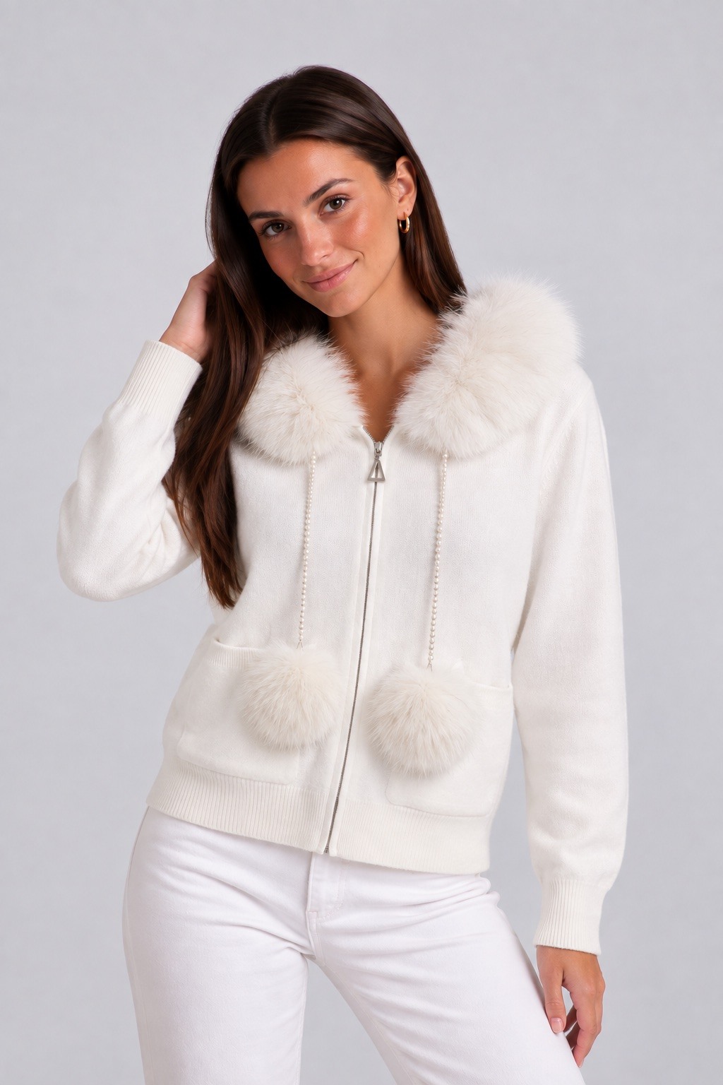 Grossiste MISS SARA - Gilet à capuche fourrure et pompom