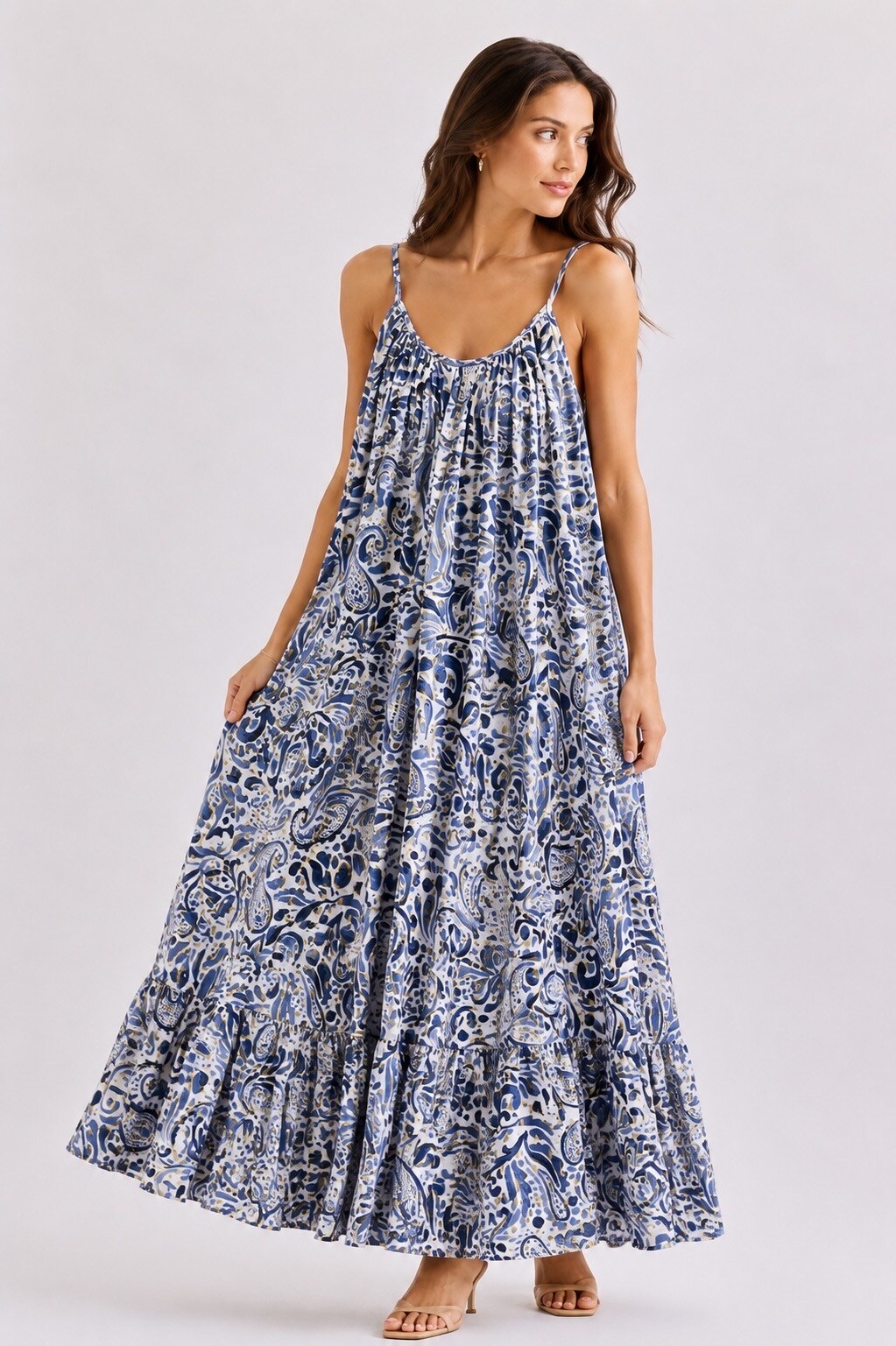 Grossiste MISS SARA - Robe longue ample à bretelles réglables avec ceinture et motif imprimé à dé