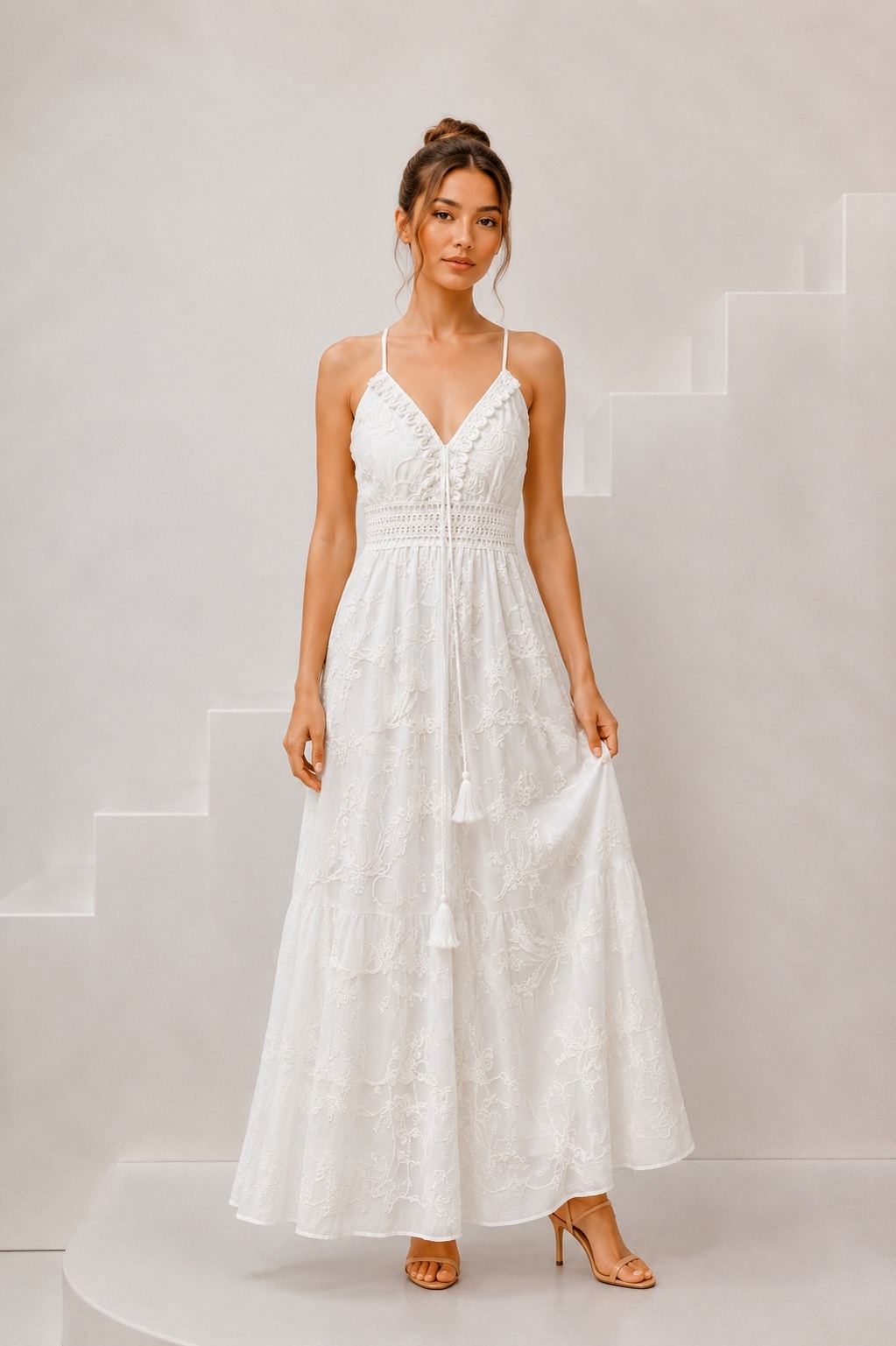 Großhändler MISS SARA - Weißes, boho-schickes langes Kleid mit englischer Stickerei