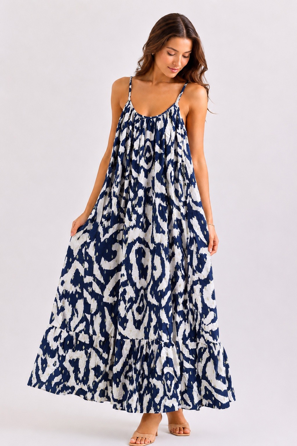 Grossiste MISS SARA - Robe longue ample à bretelles réglables avec ceinture et motif imprimé à dé