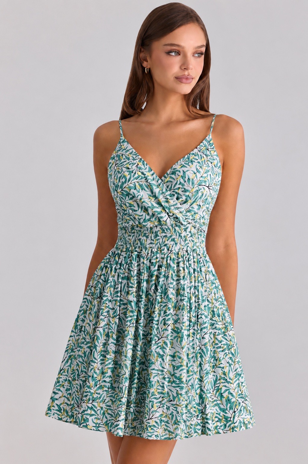 Grossiste MISS SARA - Robe courte imprimée dorures à bretelles réglables, taille smockée