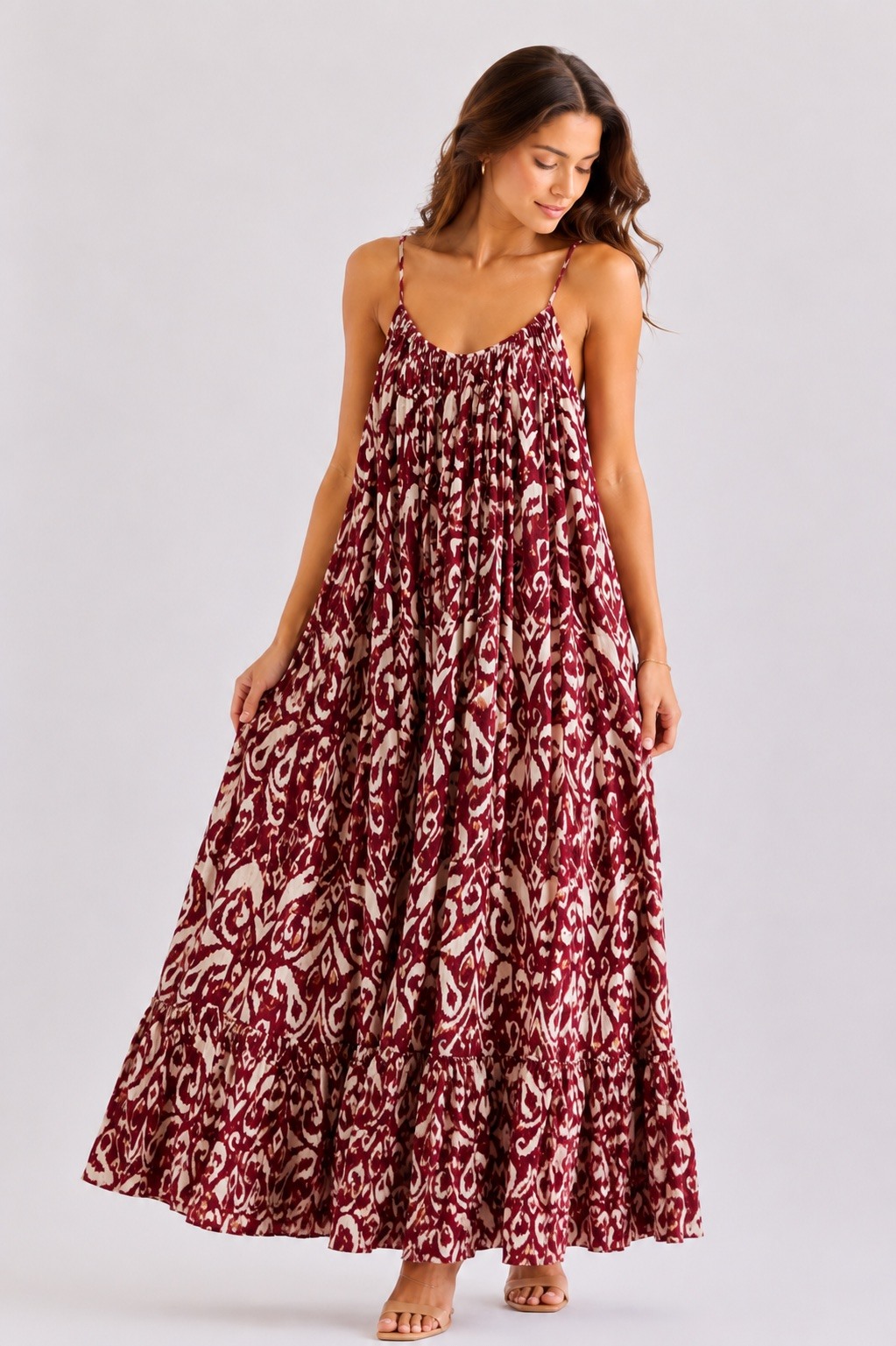 Grossiste MISS SARA - Robe longue ample à bretelles réglables avec ceinture et motif imprimé à dé