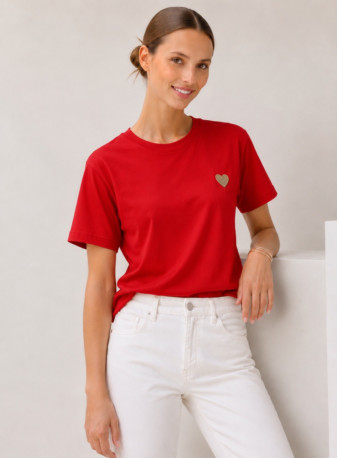 Grossista MISS SARA - T-shirt ricamata con cuore dorato