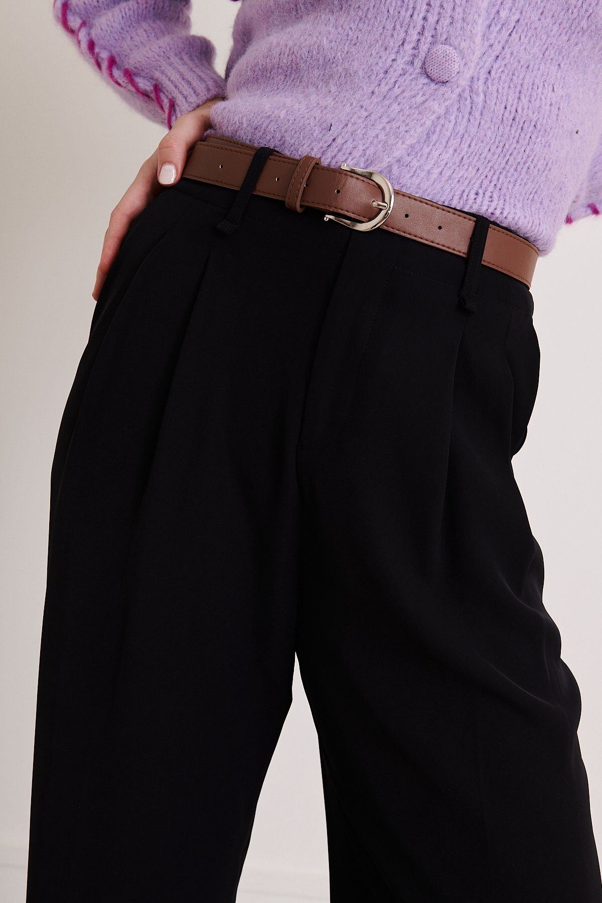 Wholesaler Feelkoo - Flowy trousers with complimentary belt, mid-rise classic fit
