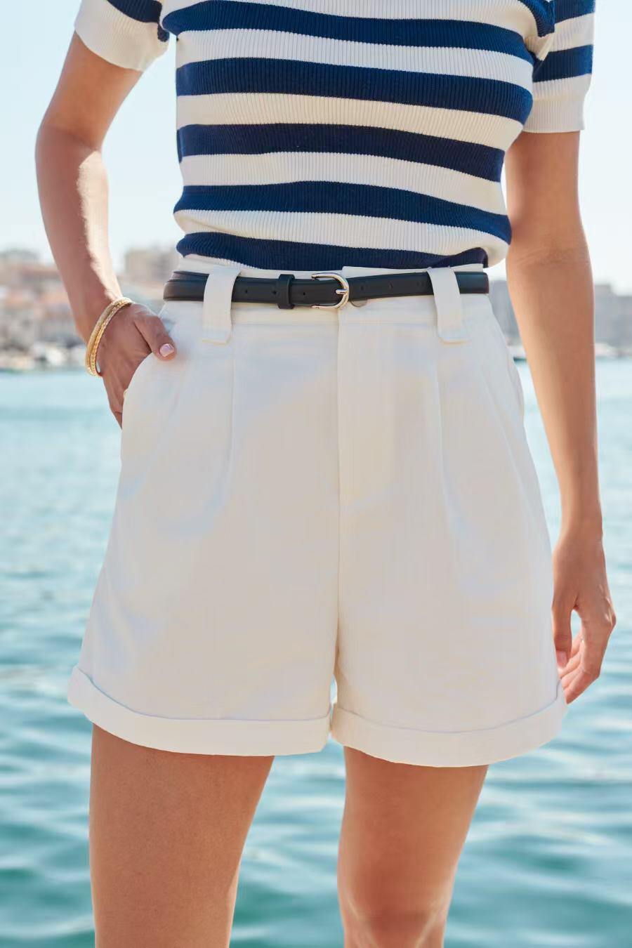 Grossiste Feelkoo - Short avec ourlet, en coton (ceinture offerte)