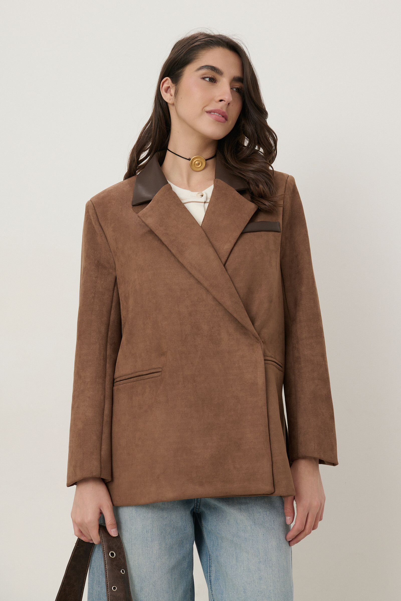 Women's polyester blazer with a brown faux leather collar, perfect for spring, made in China.