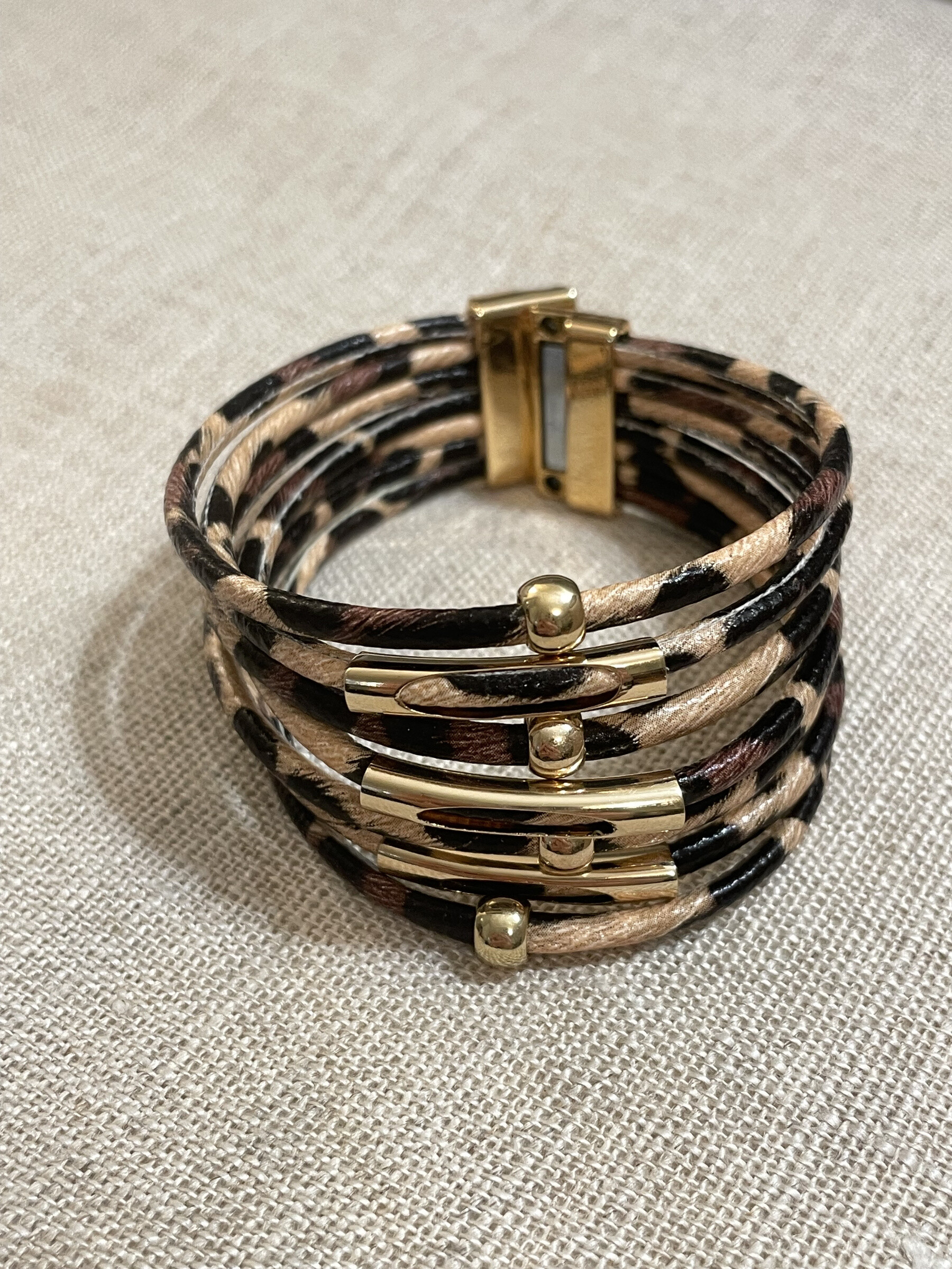 Wholesaler Missra Paris - Fine leopard Buddhist bangle