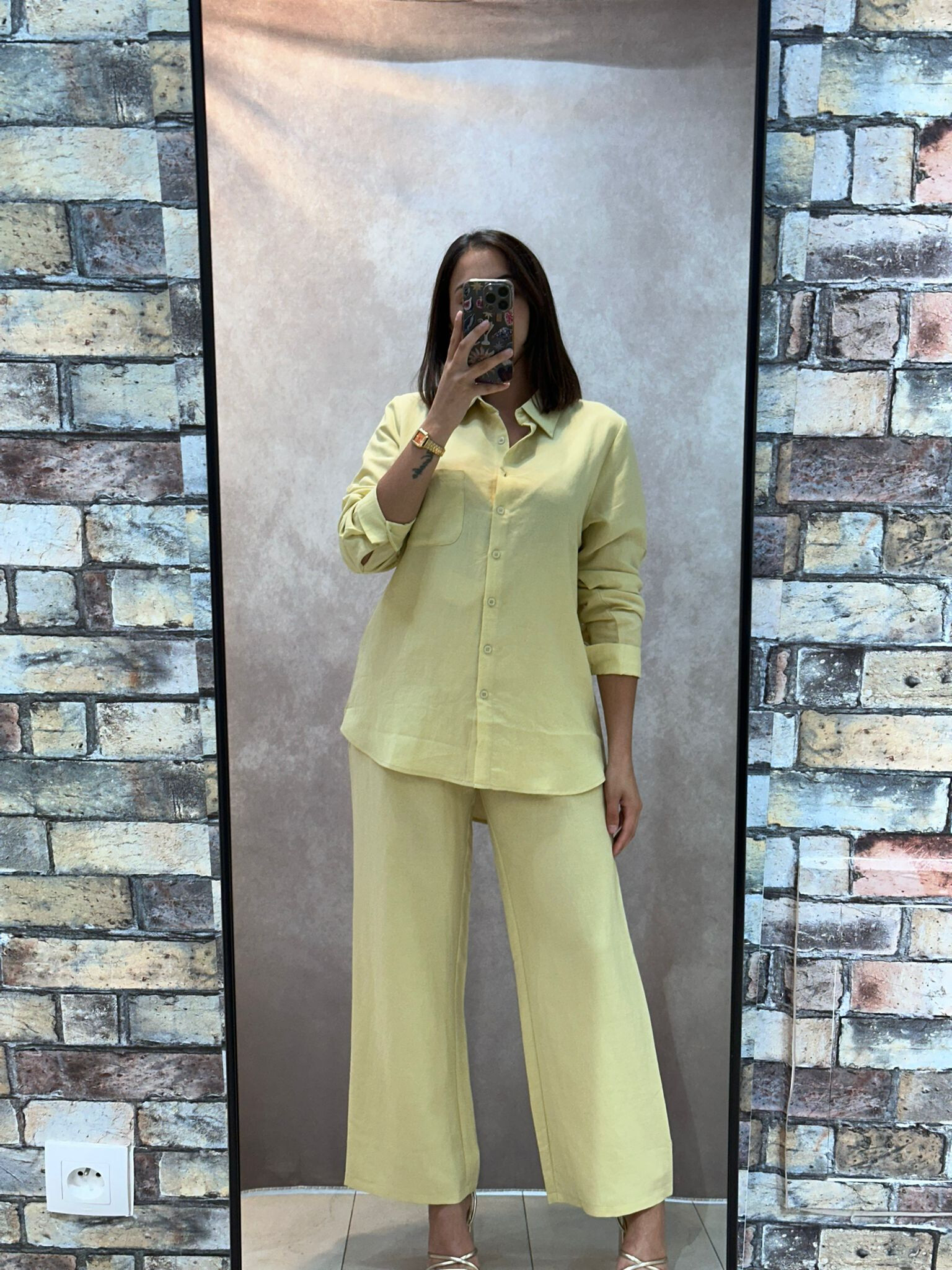 Grossista Missy Tekstil - Completo di camicia e pantaloni larghi valorizzato dalla sua cintura