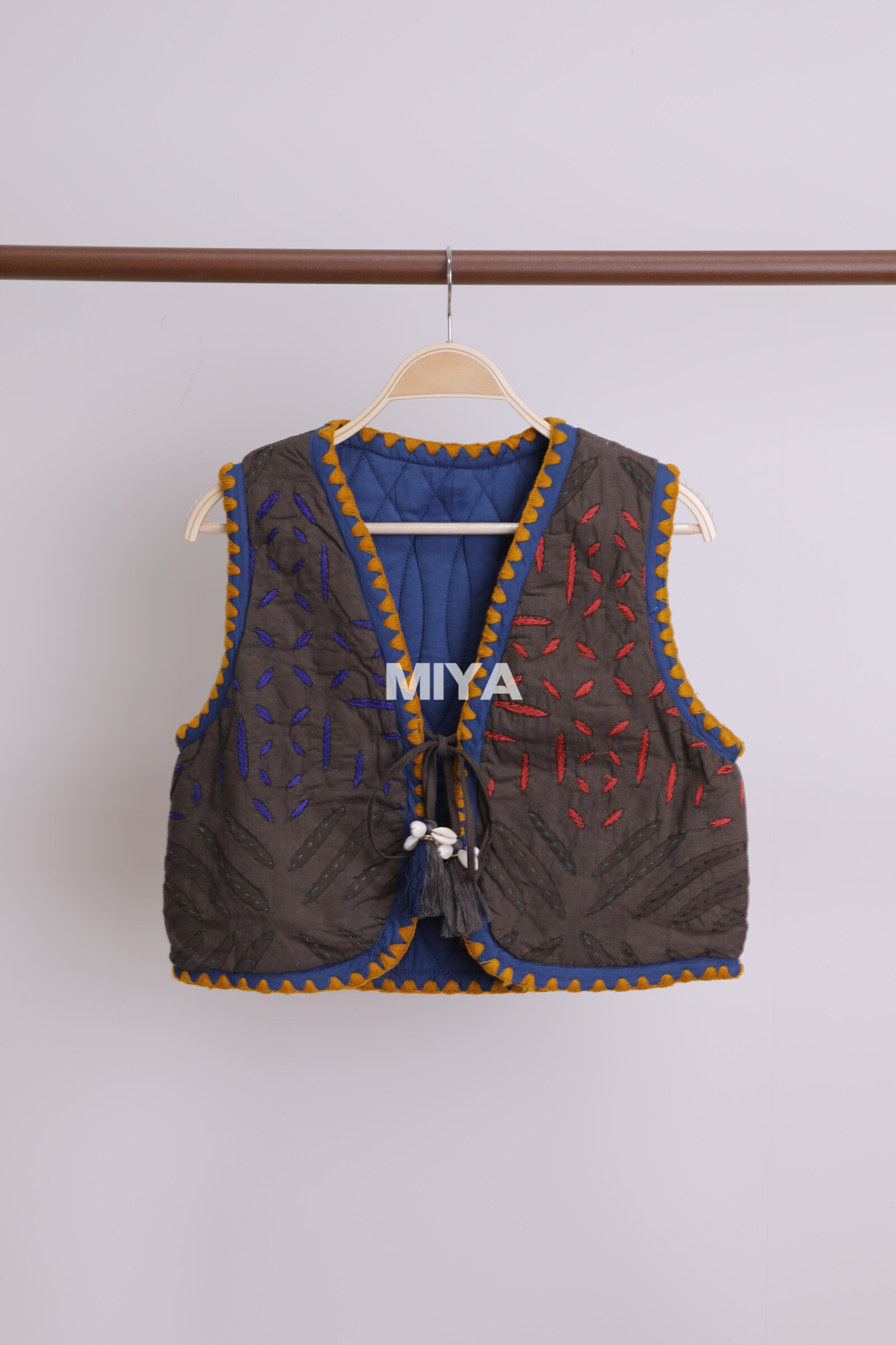 Wholesaler MIYA SRL - GILET
