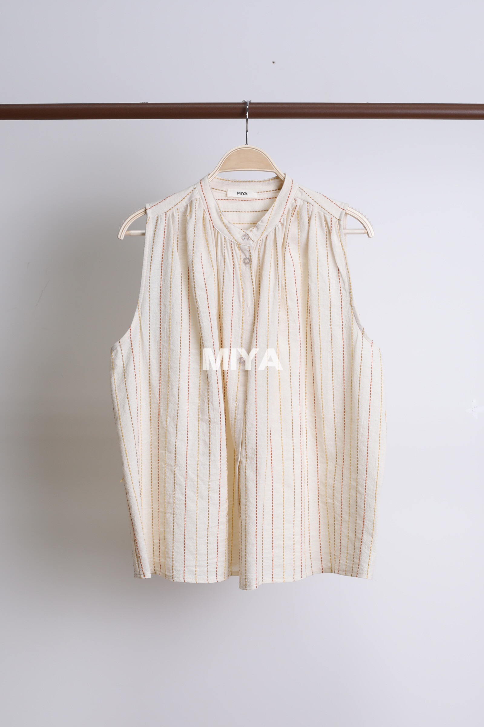 Wholesaler MIYA SRL - Vest with decorative seams